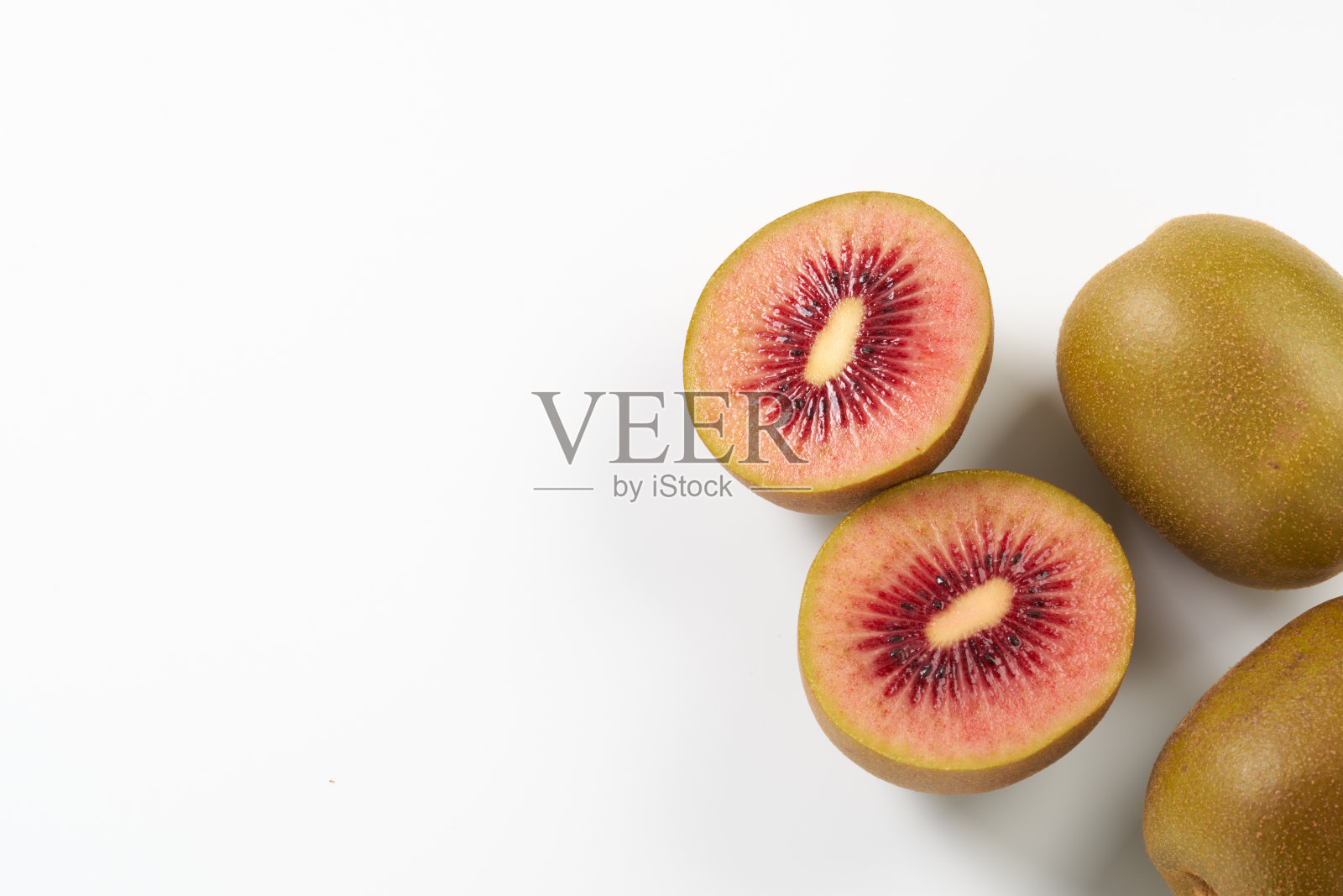 白色背景上的奇异果(宝石红色)照片摄影图片