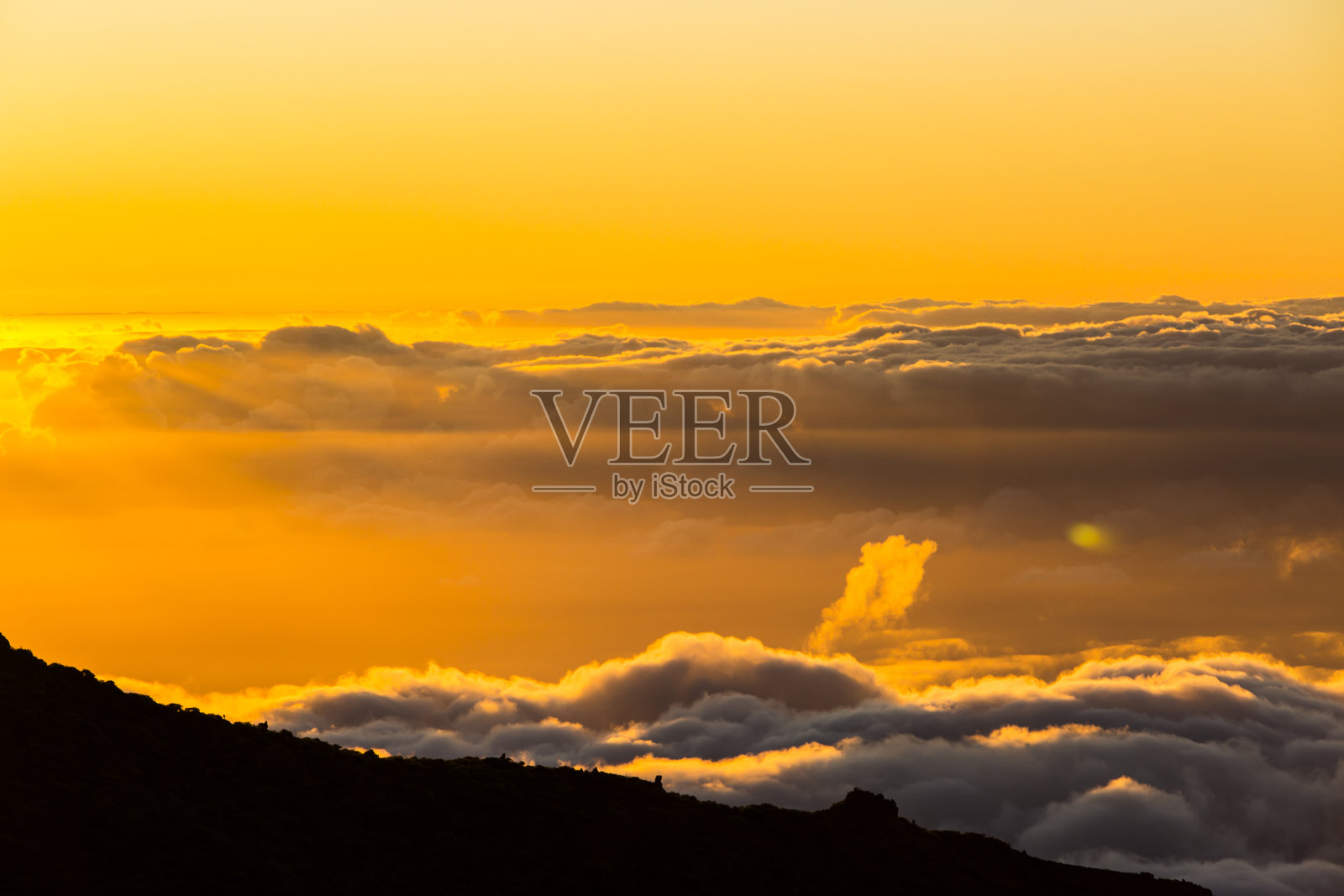 西班牙加那利群岛拉帕尔马岛卡尔德拉德塔布里恩特自然公园的春天日落照片摄影图片