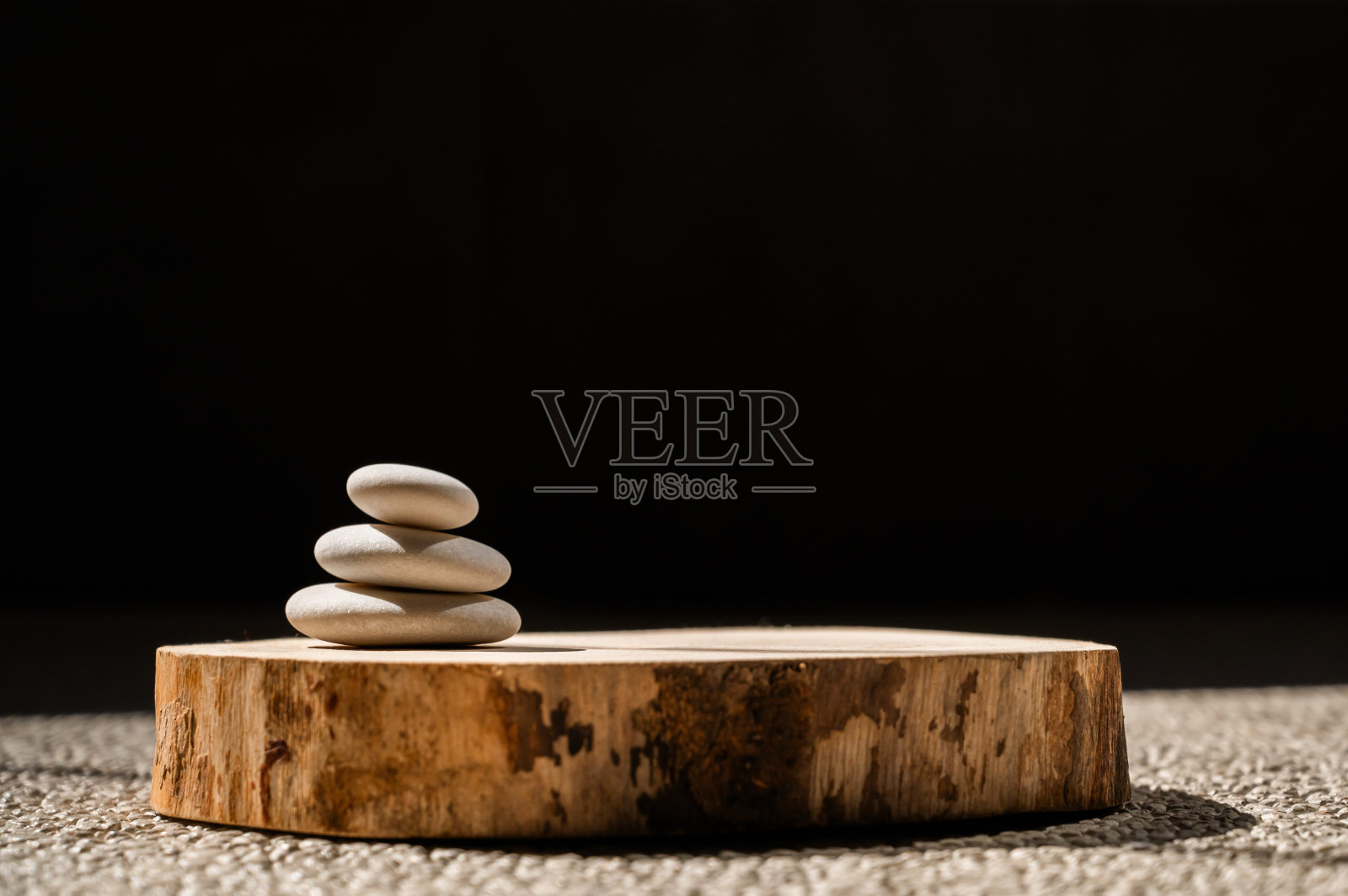 木制底座为化妆品、美容或保健产品申请专利照片摄影图片