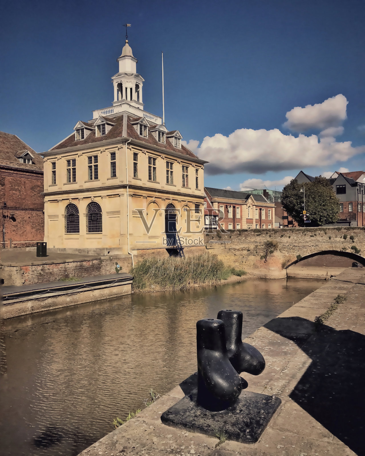 英国诺福克郡码头旁的林恩国王海关大楼照片摄影图片