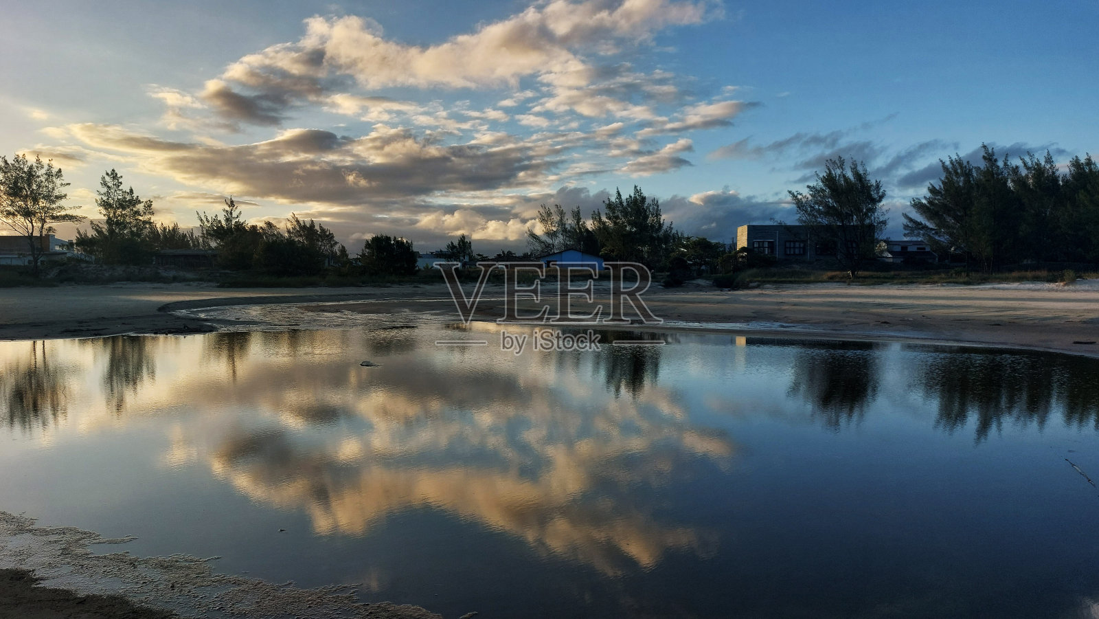 湖上的日出照片摄影图片