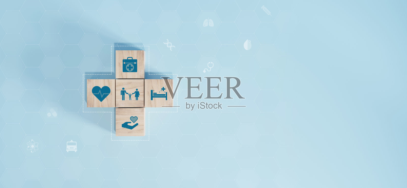 健康保险概念。医疗保健木方块具有图标、健康和获取福利健康的理念。照片摄影图片