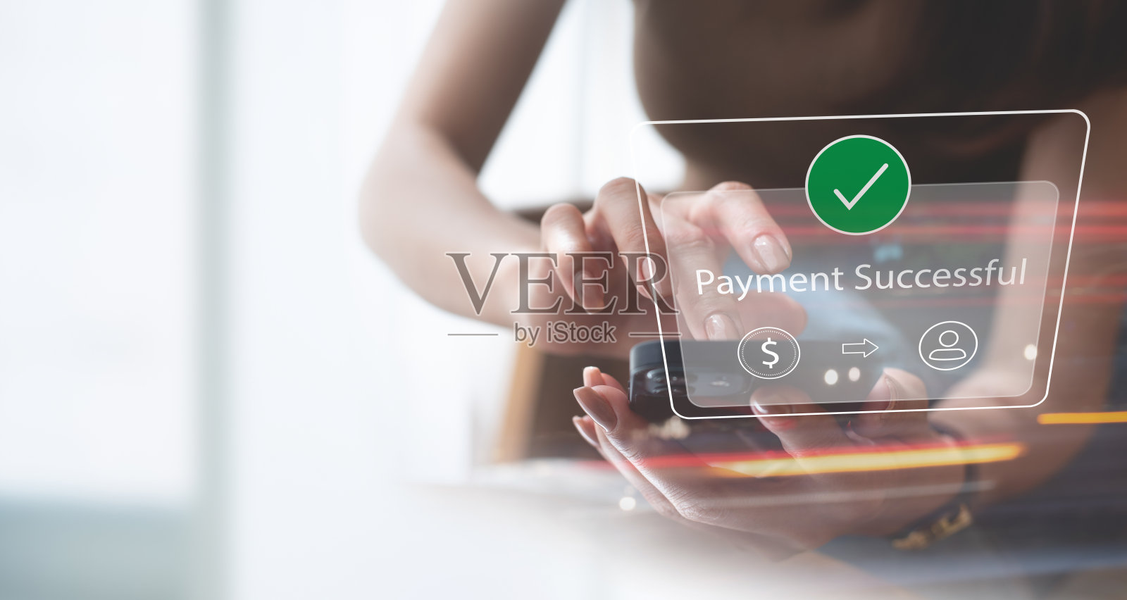 数字银行,网上支付概念。女性使用移动智能手机进行电子交易,通过移动银行应用程序和网上购物,互联网支付技术,电子商务照片摄影图片