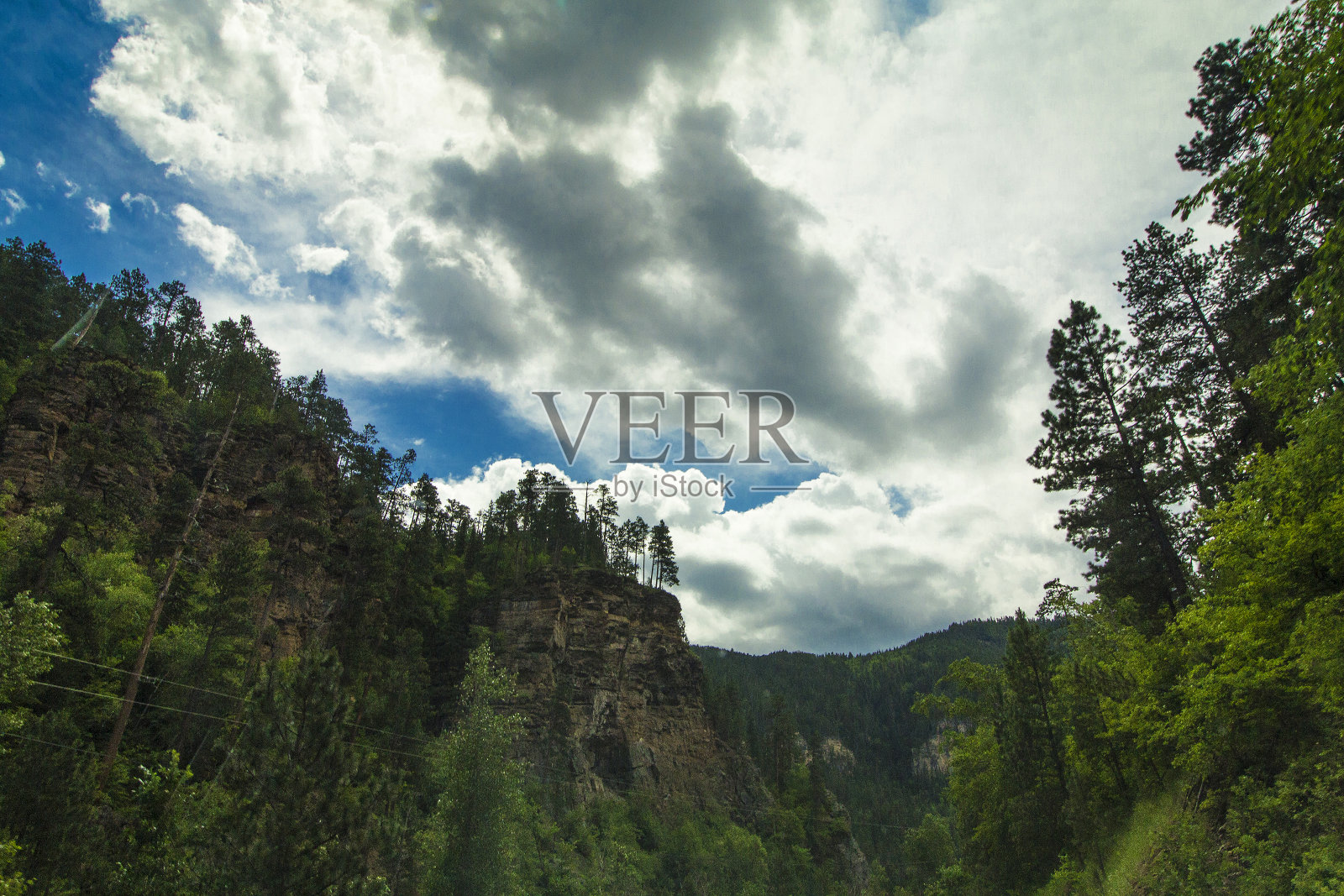 南达科他州夏季的矛鱼峡谷照片摄影图片