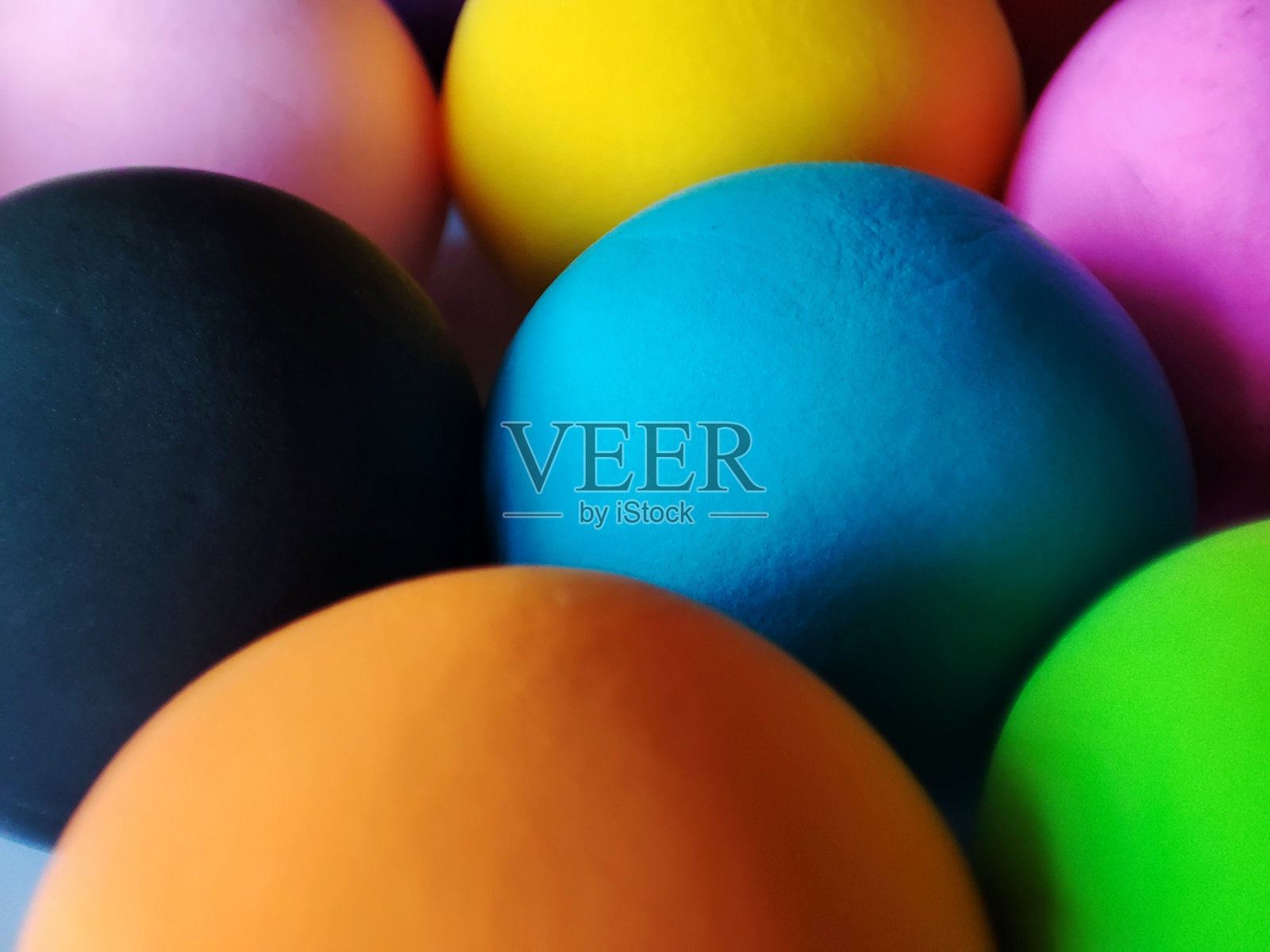 空气的橡皮泥。彩色的球。照片摄影图片