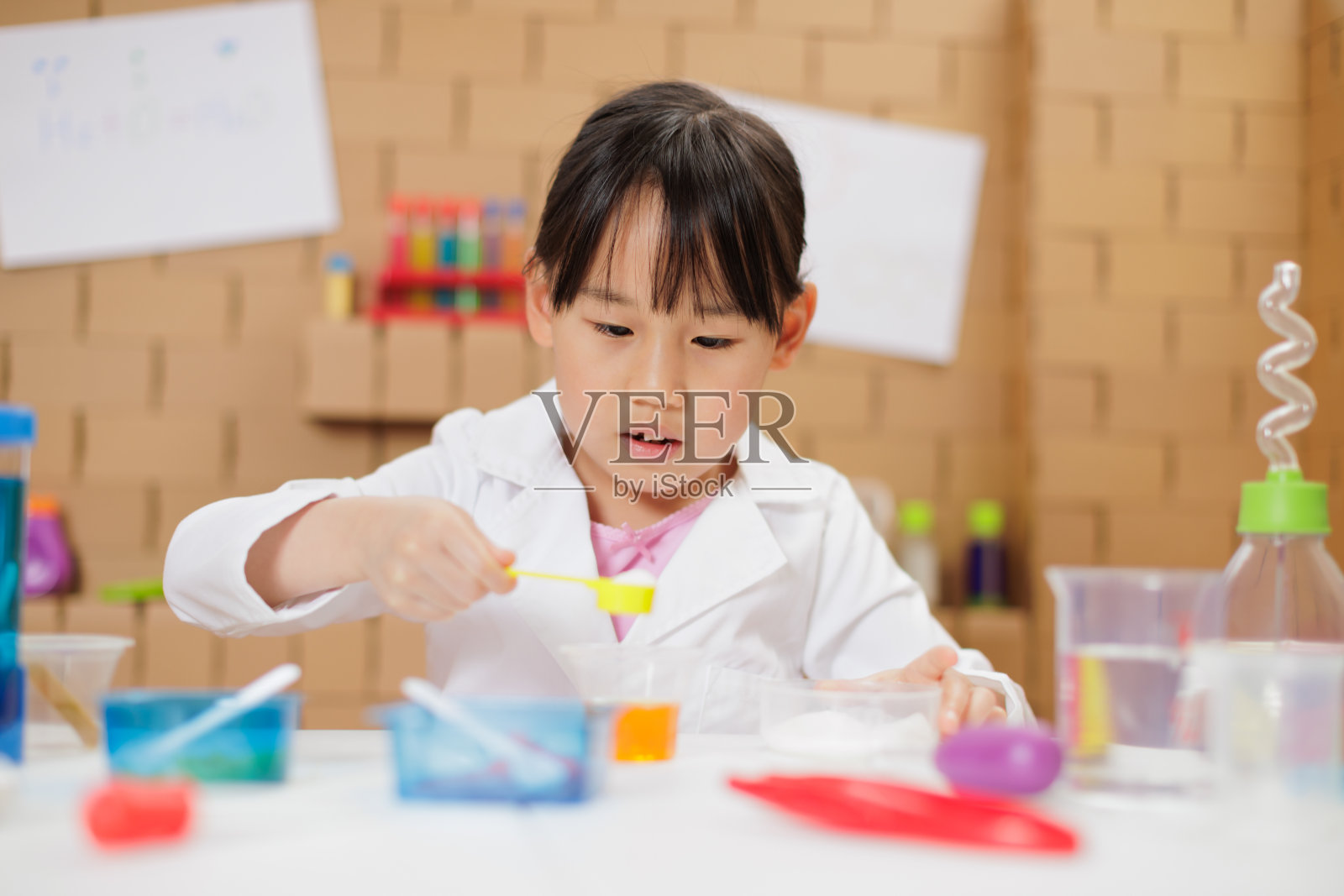 在家做科学实验照片摄影图片