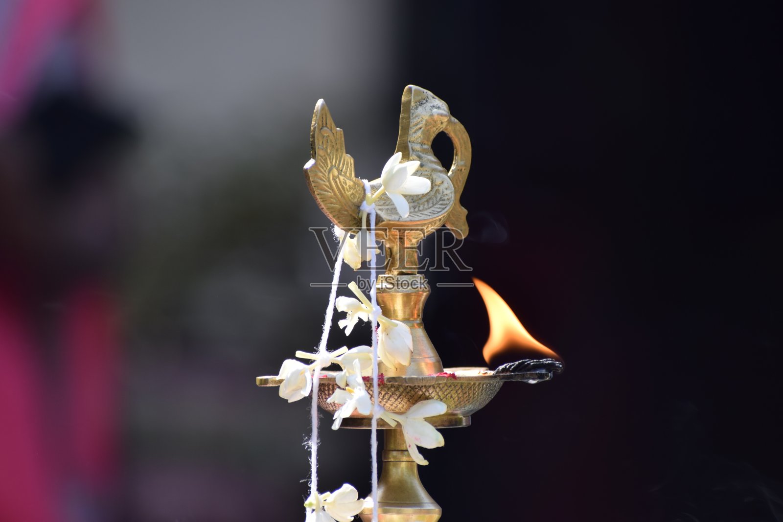 黄铜油灯照片摄影图片