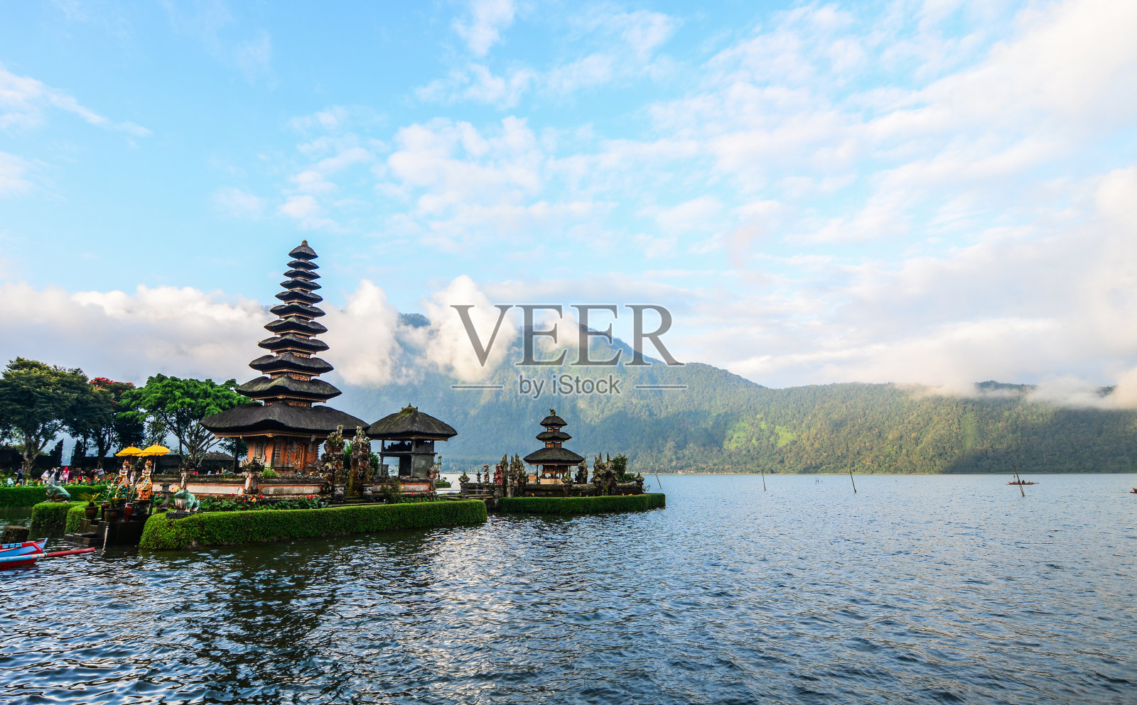 印度尼西亚巴厘岛的乌伦达努神庙照片摄影图片