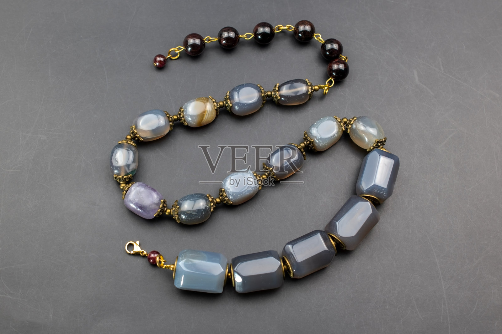 独特的美丽的项链为妇女,复古珠宝的概念,宣传照片为网上珠宝店照片摄影图片