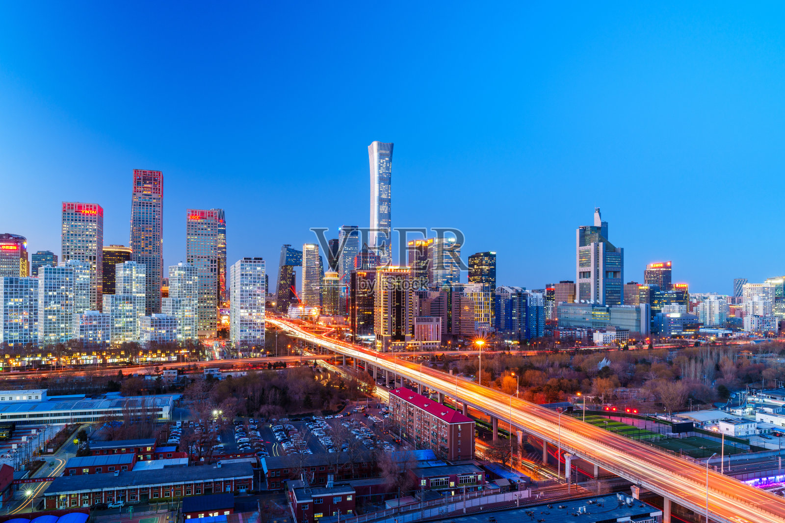 黄昏时分北京中央商务区的天际线照片摄影图片