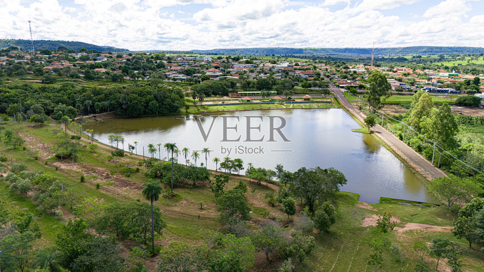 巴西戈亚斯州伊塔贾市,04年10月2024年:伊塔贾市天然湖泊照片摄影图片