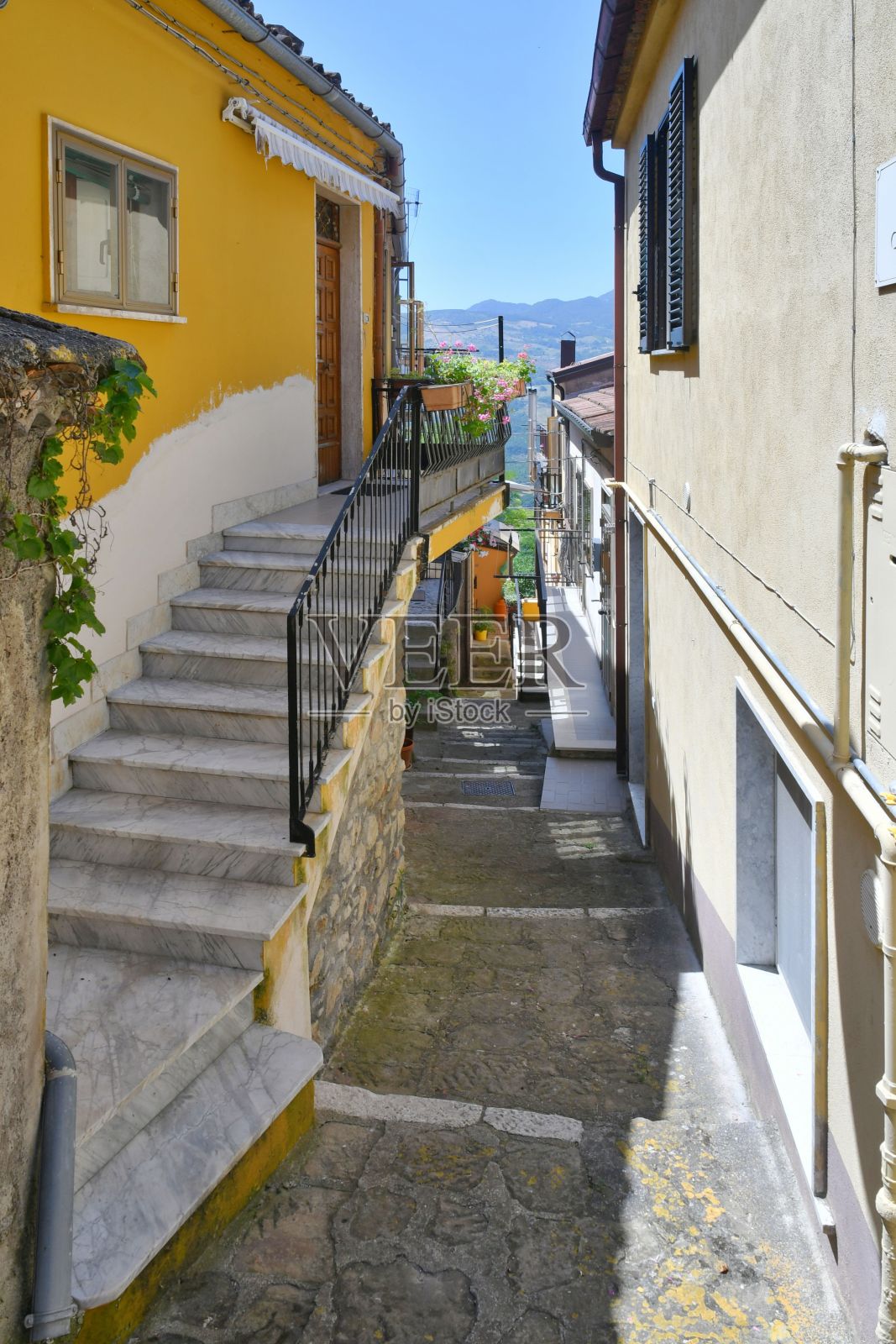 意大利巴拉基亚诺的巴西利卡塔村。照片摄影图片