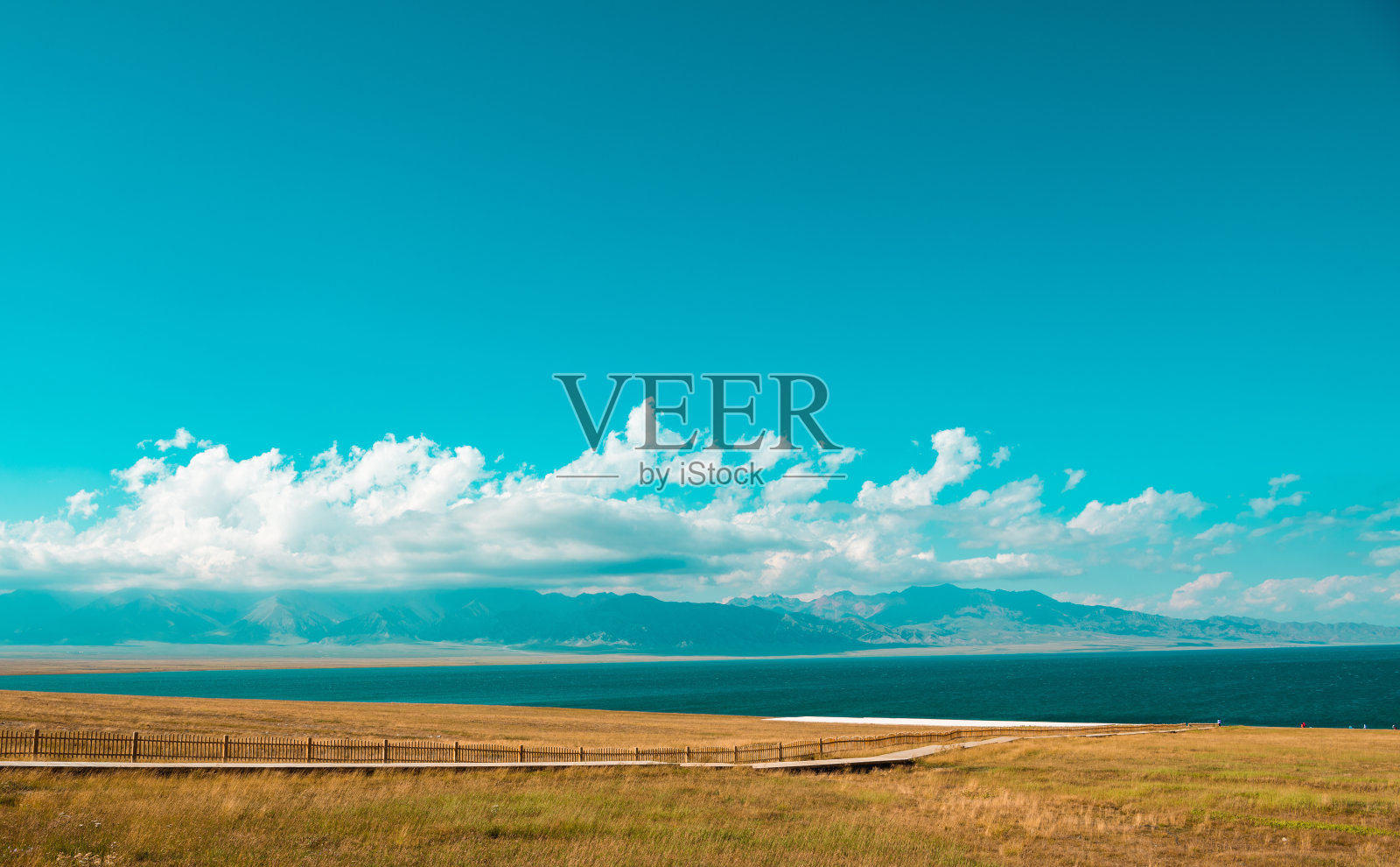 中国新疆赛里木湖风景照片摄影图片