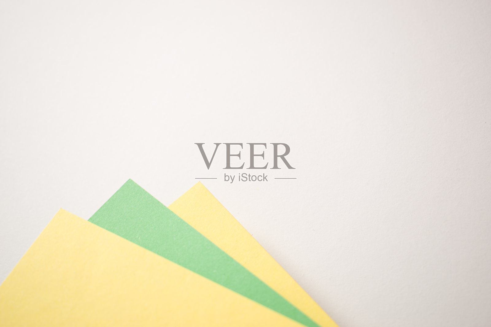 绿色,黄色和白色几何抽象背景与复制空白空间照片摄影图片