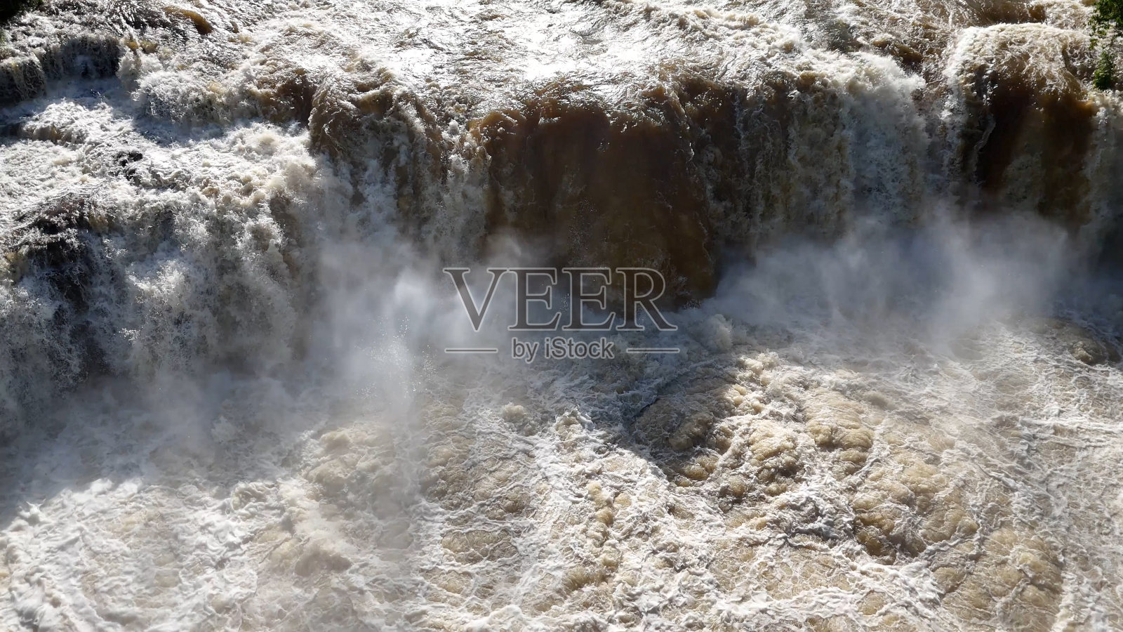 巴西南马托格罗索州卡西兰迪亚- 2024年4月18日:卡西兰迪亚瀑布的旅游景点照片摄影图片