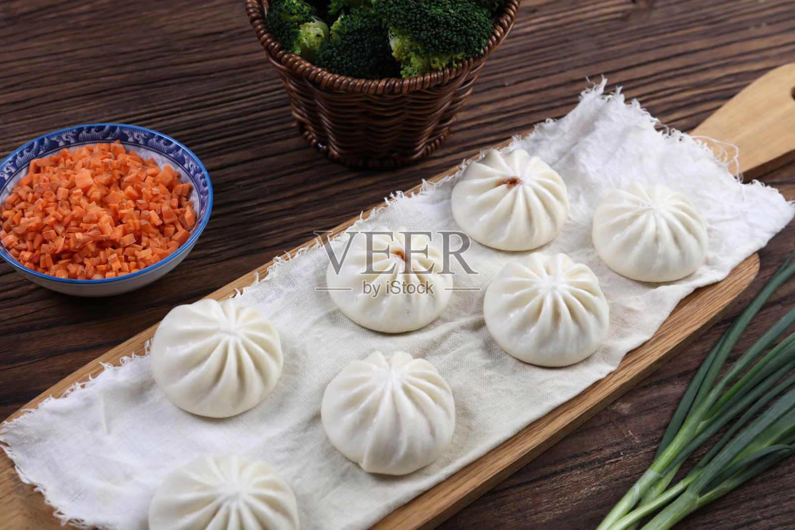 主要食材为馒头和面条照片摄影图片