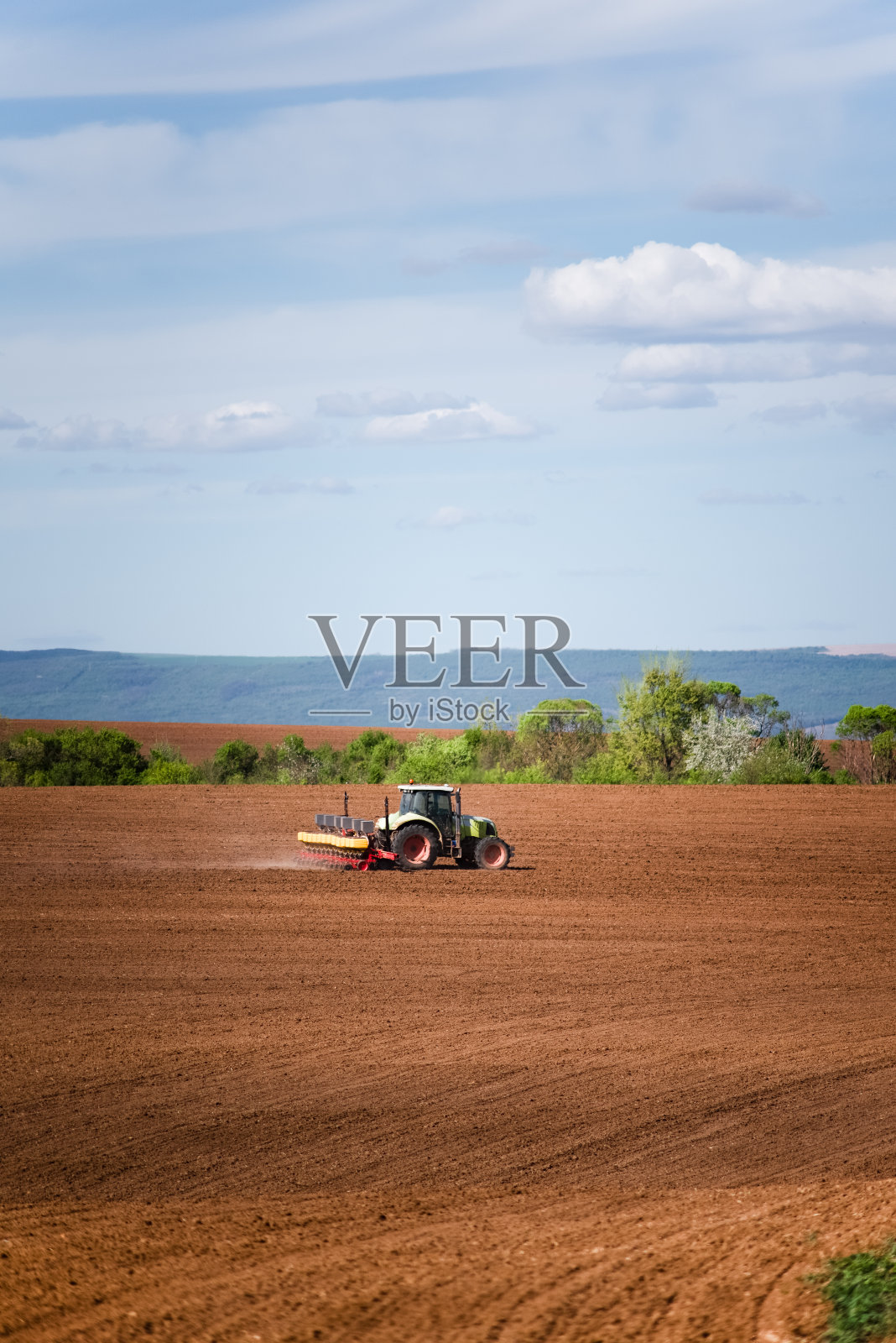 拖拉机播种照片摄影图片