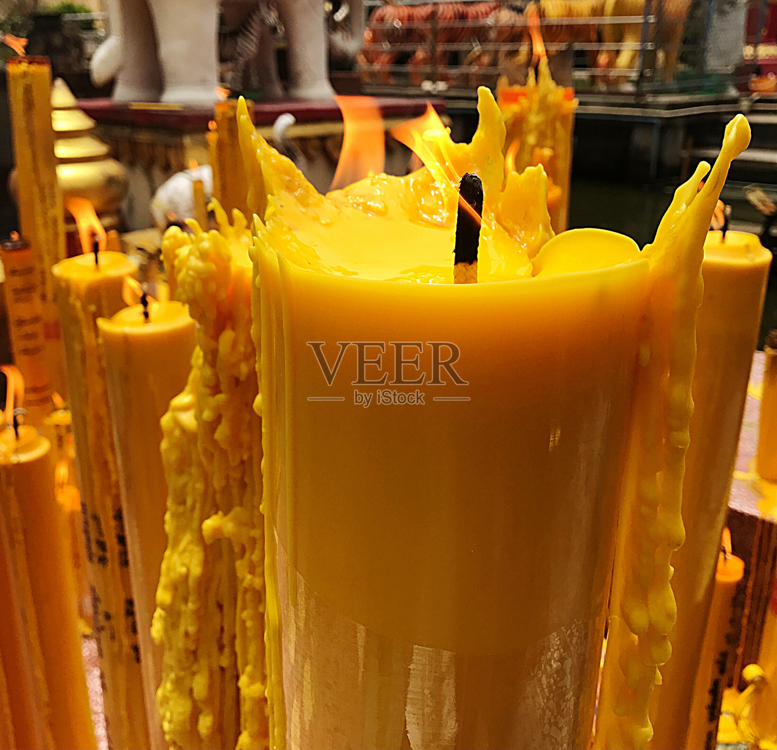 燃烧的蜡烛照片摄影图片