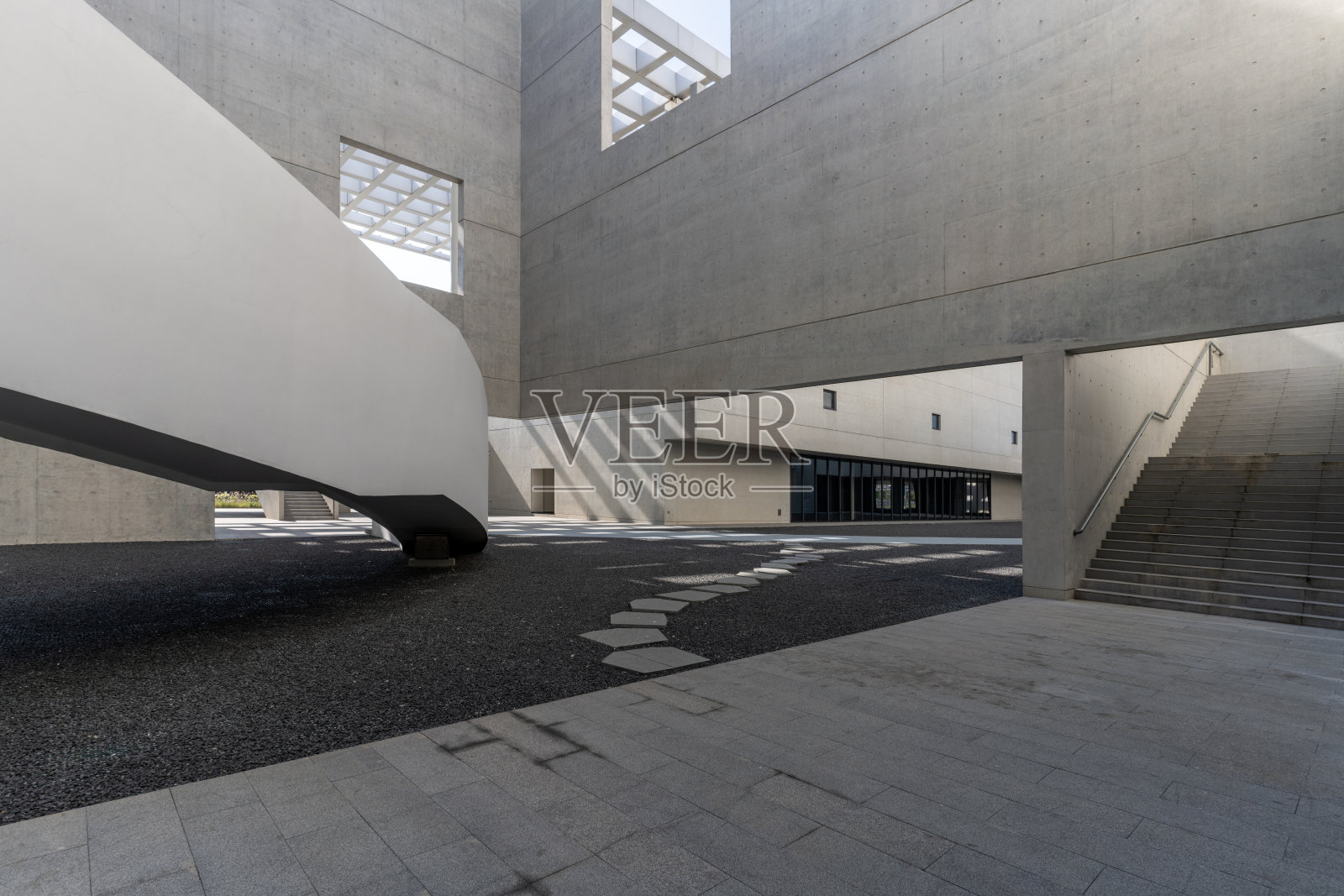 简单而大气的建筑的水泥粗墙照片摄影图片