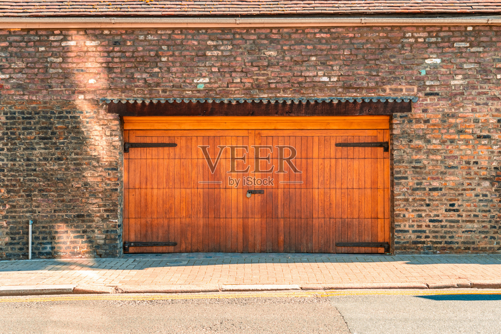 砖墙上的木门照片摄影图片