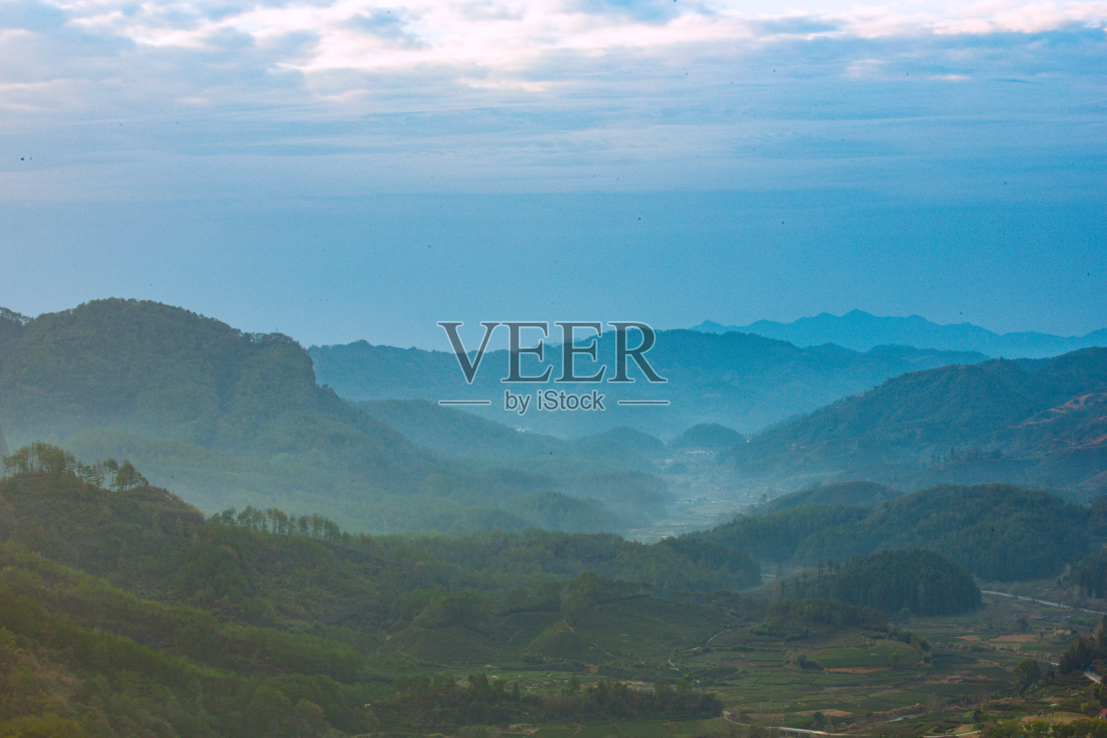 福建省武夷山市武夷山-九曲溪日出航拍山景照片摄影图片