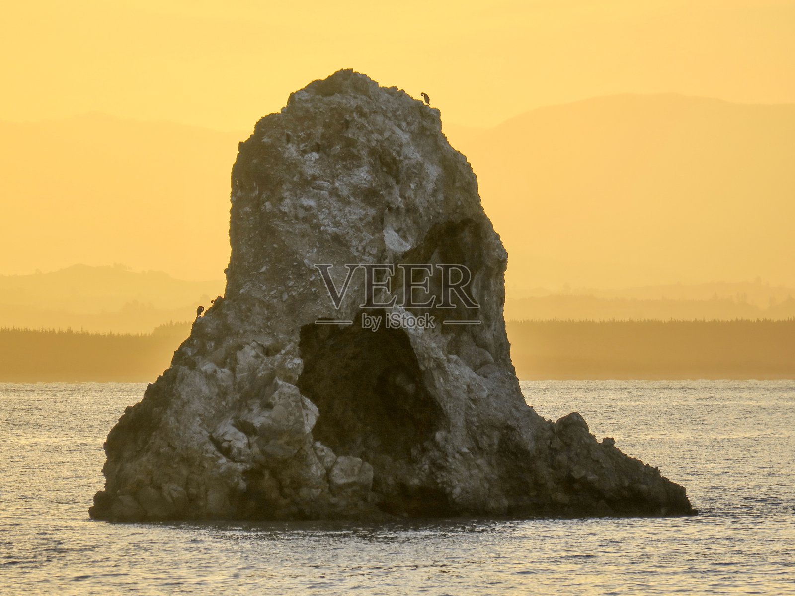 日落时分的费郡岩石照片摄影图片