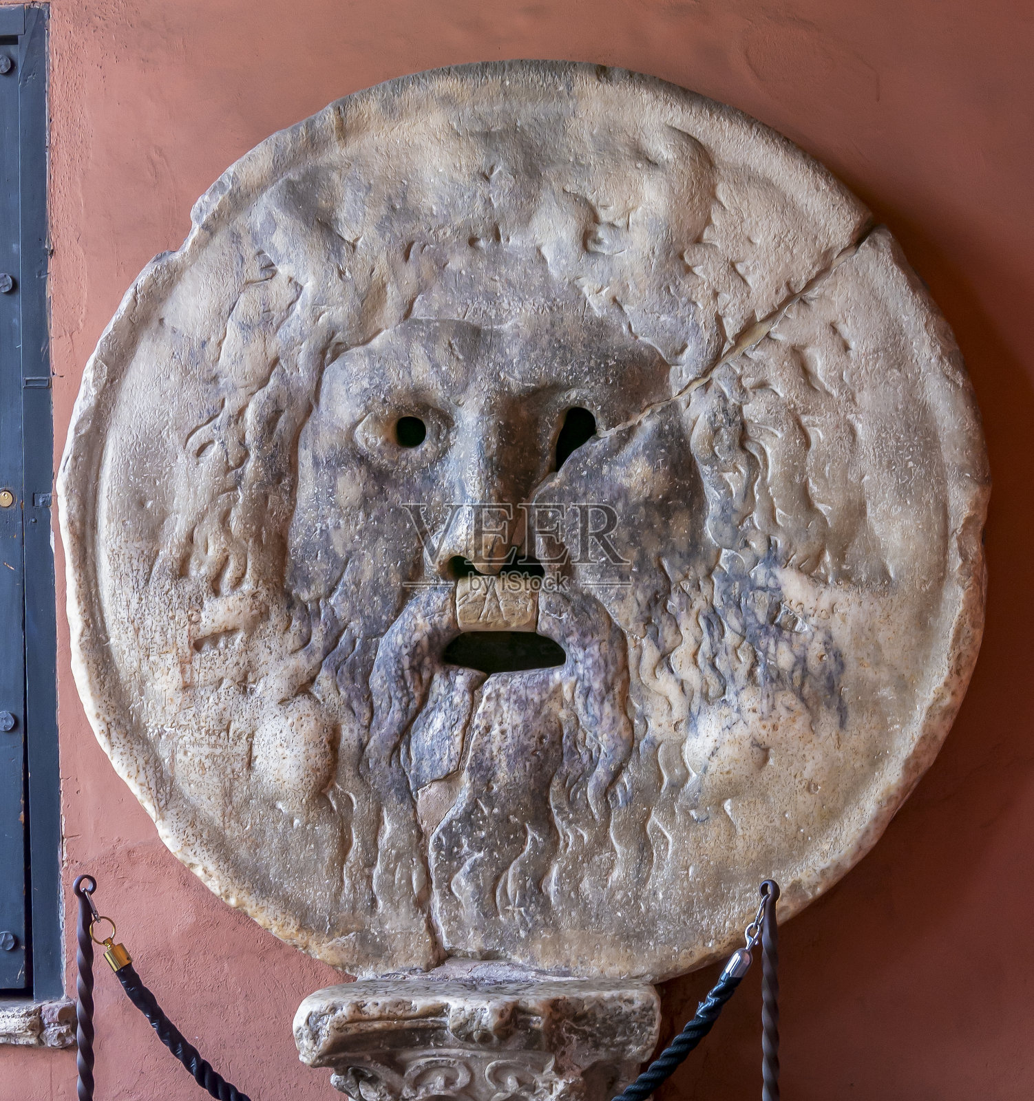 真理之口博卡della Verita雕塑在圣玛丽亚在科斯梅丁教堂,罗马,意大利照片摄影图片