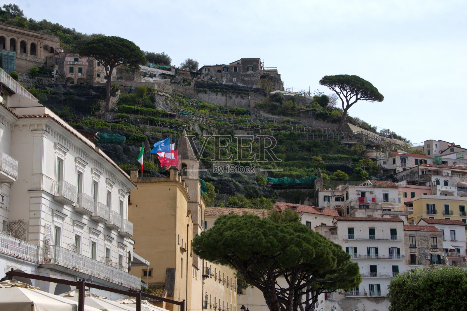 山下阿马尔菲城的景色照片摄影图片