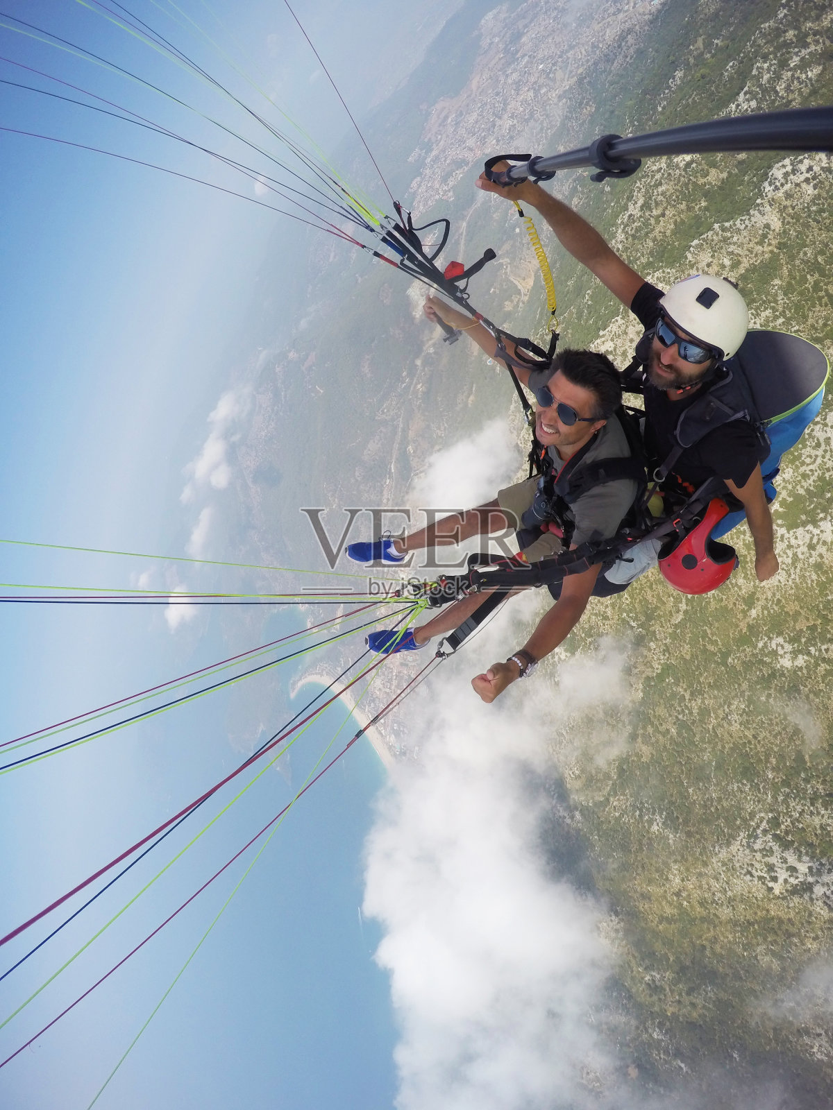 在Oludeniz Fethiye上滑翔伞照片摄影图片