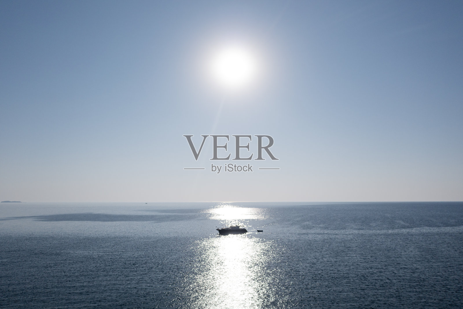 鸟瞰美丽的日出和帆船海在Cirali,奥林匹斯安塔利亚市照片摄影图片