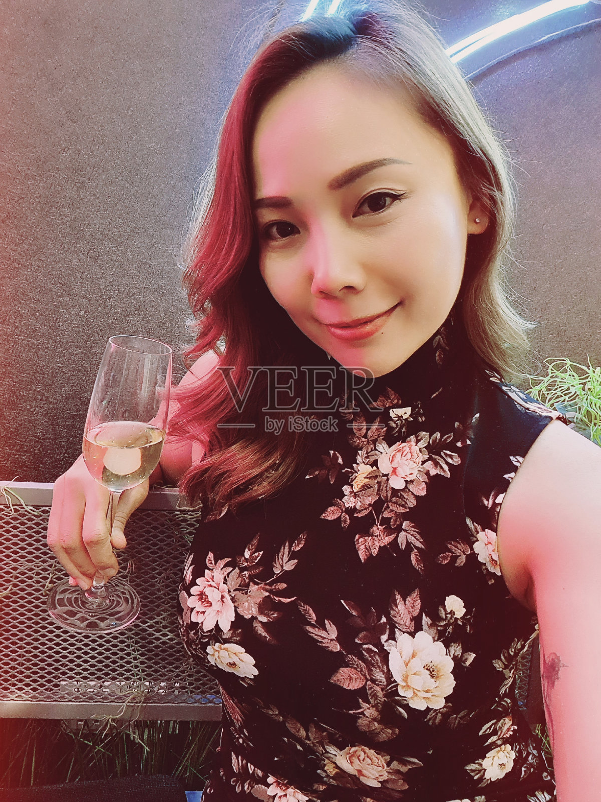 女孩之夜照片摄影图片