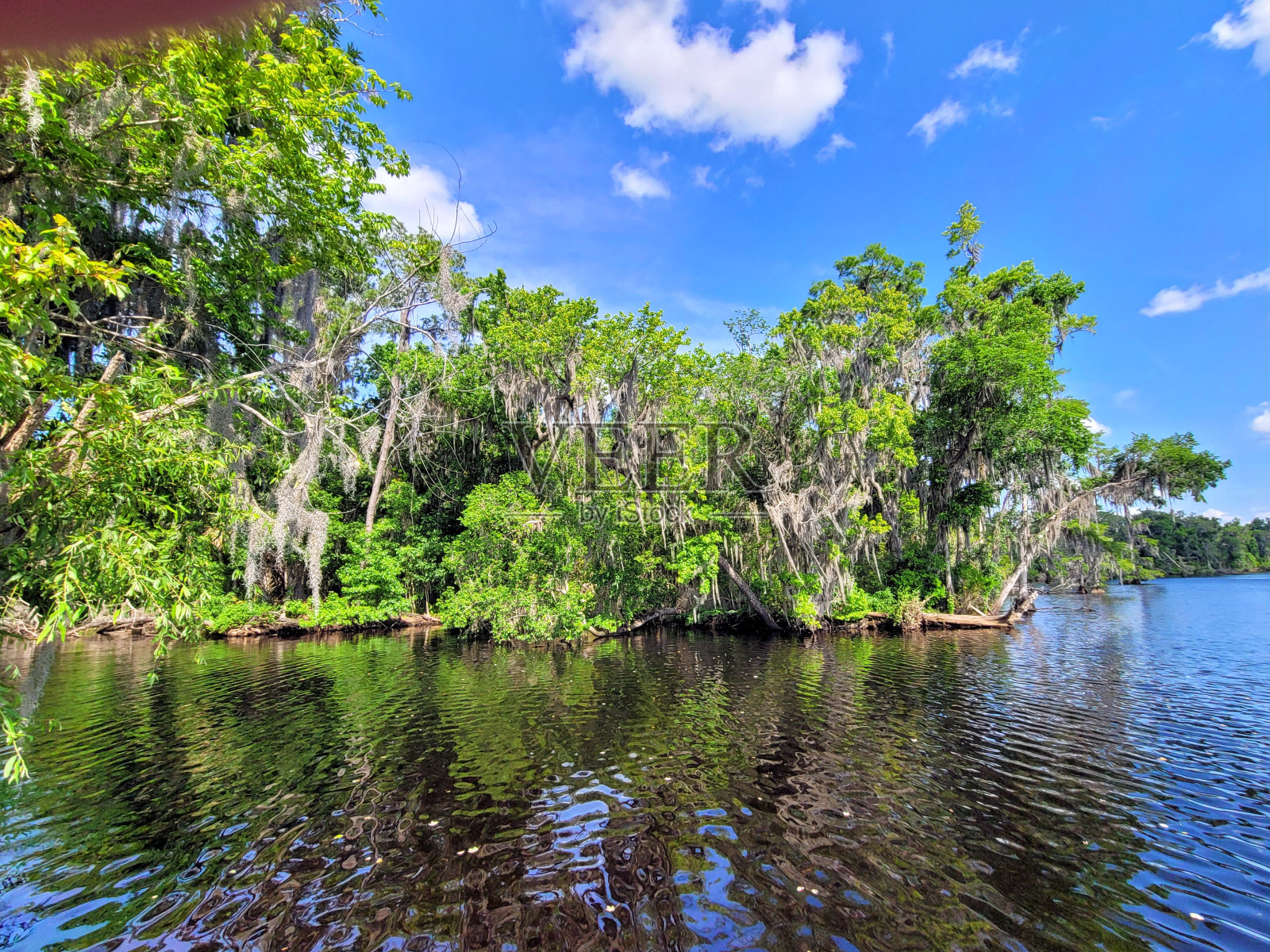 新月湖照片摄影图片