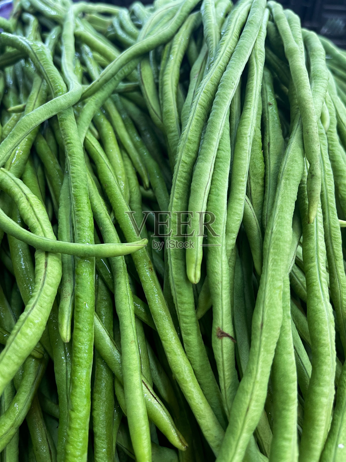 市场上陈列的新鲜长豆照片摄影图片