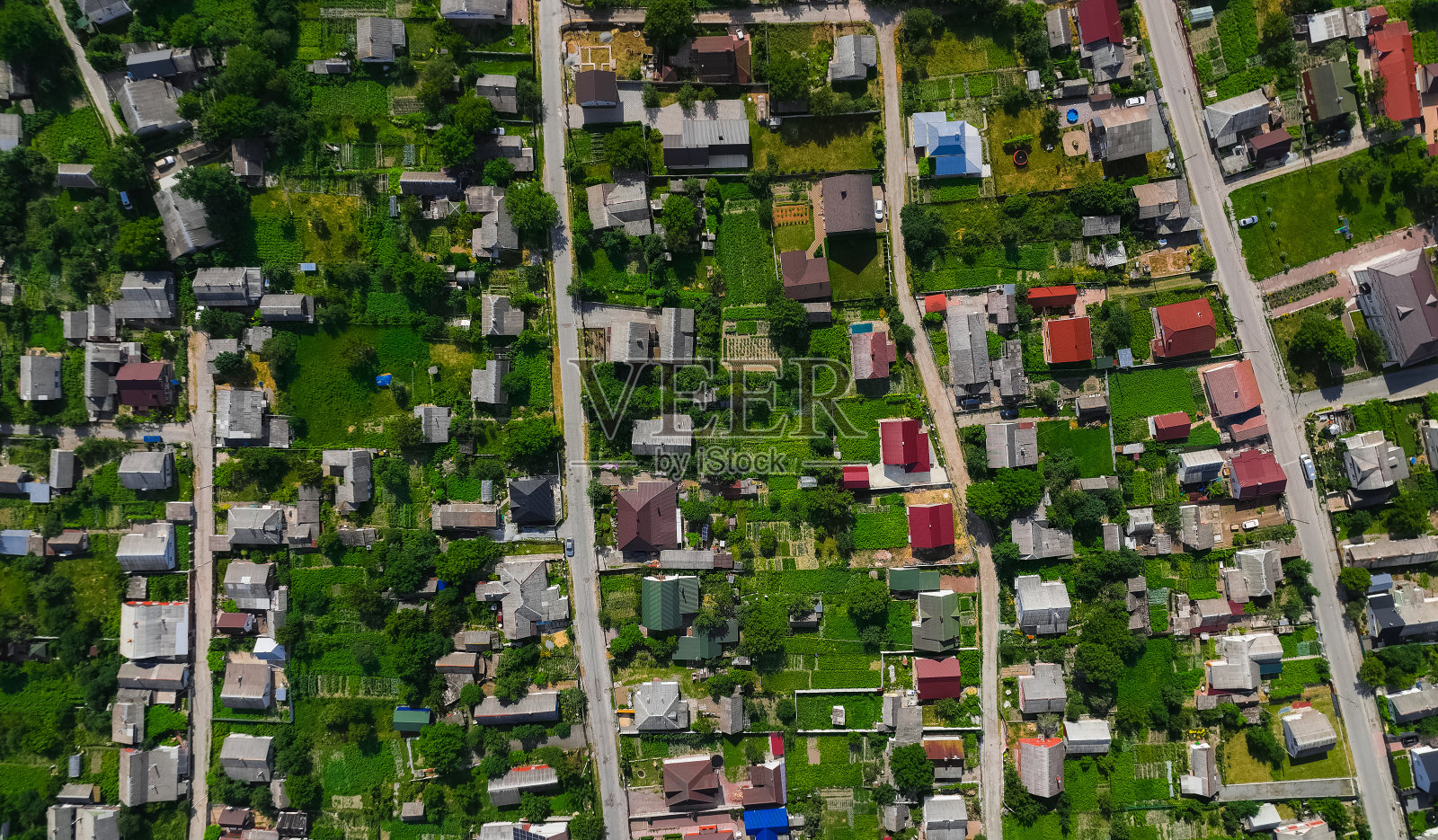 空中地标街道小屋绿色城市从上面看照片摄影图片