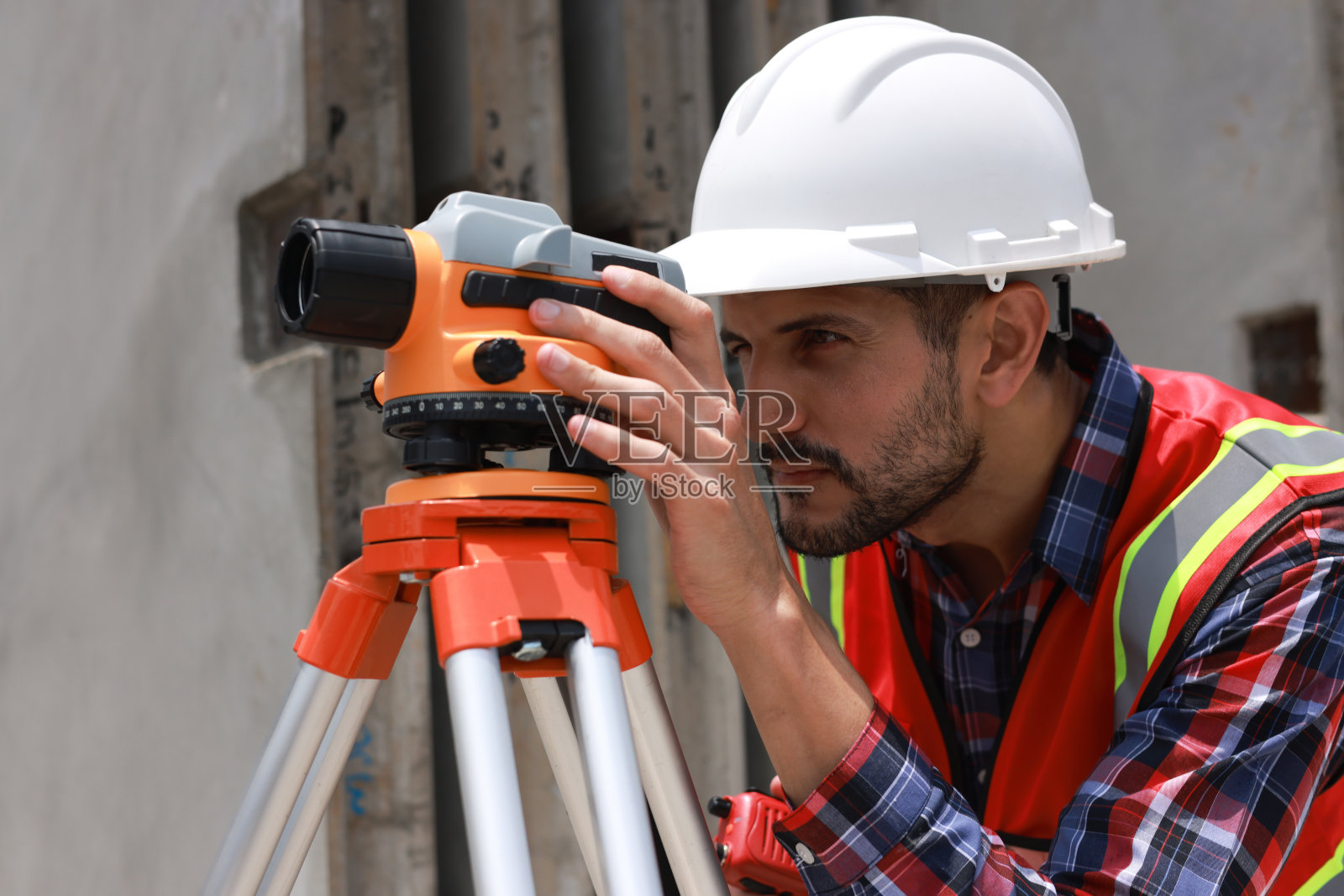 土木或建筑工程师可以受益于使用自动水准相机进行测量。使用此工具,您可以提高构建项目的效率和准确性。升级到自动水平相机今天精确的结果。照片摄影图片