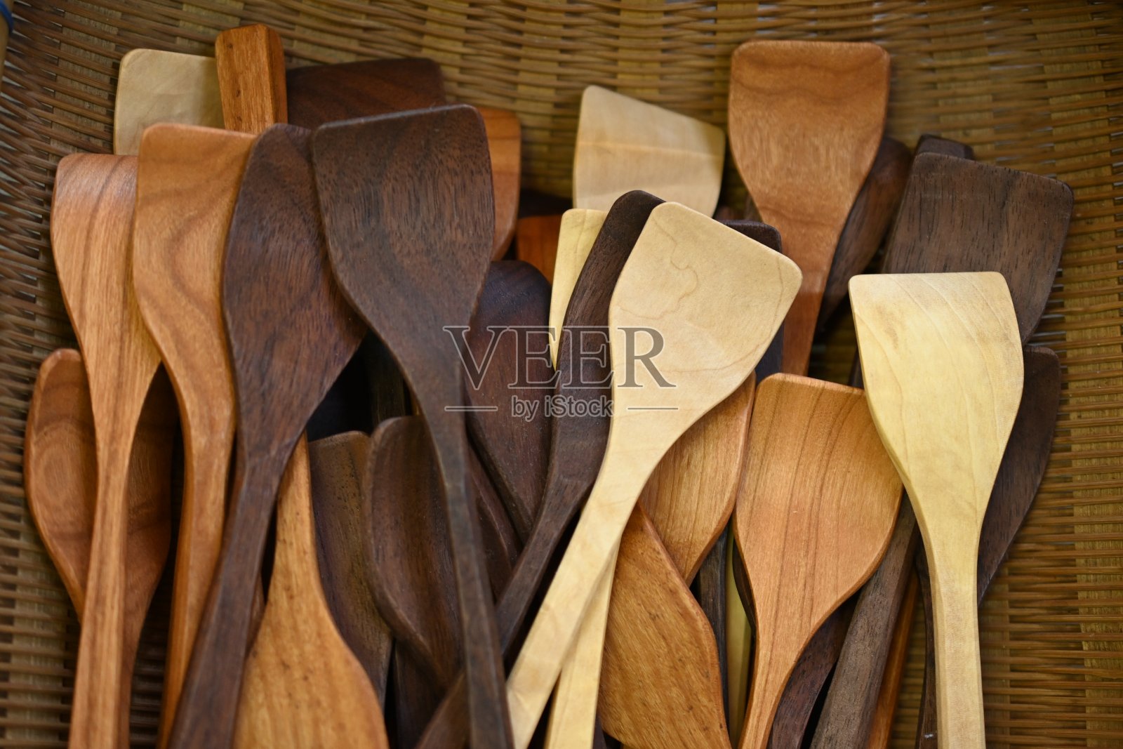 厨房用的木制勺子照片摄影图片