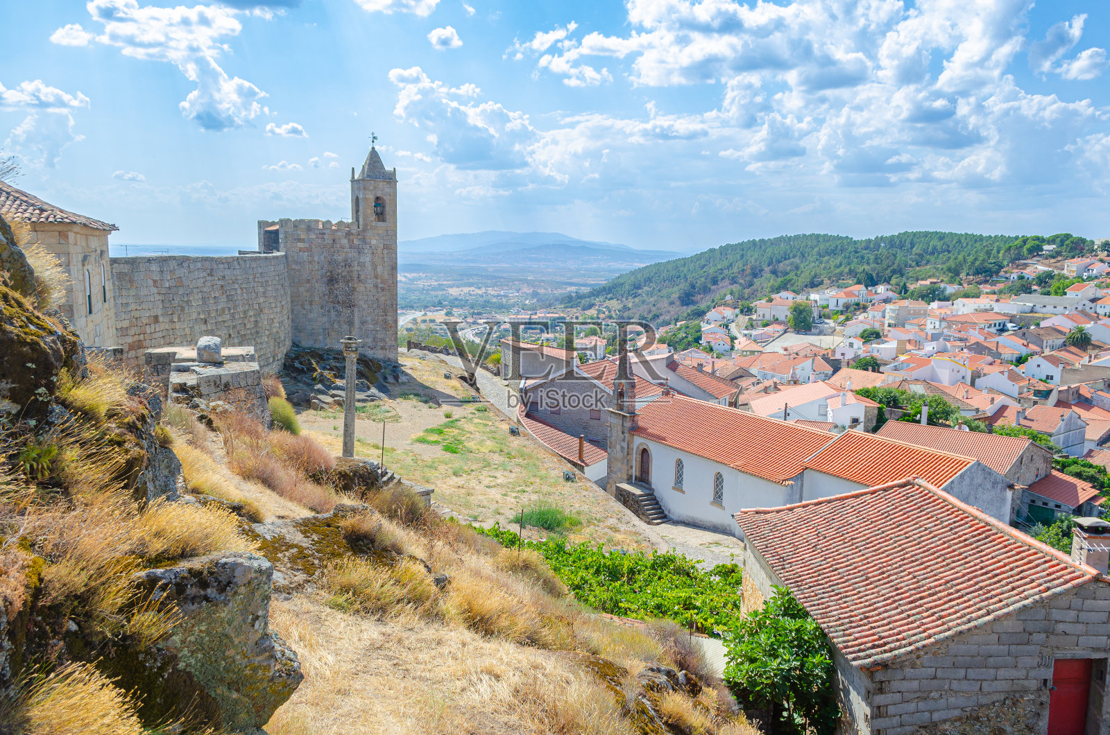 中世纪堡垒的塔楼,Penamacor是葡萄牙贝拉拜沙地区的一个中世纪村庄。照片摄影图片