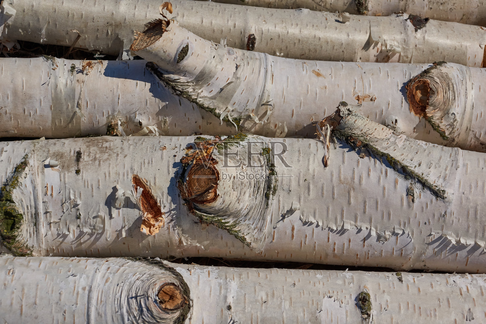 壁炉和浴室用的桦木。照片摄影图片