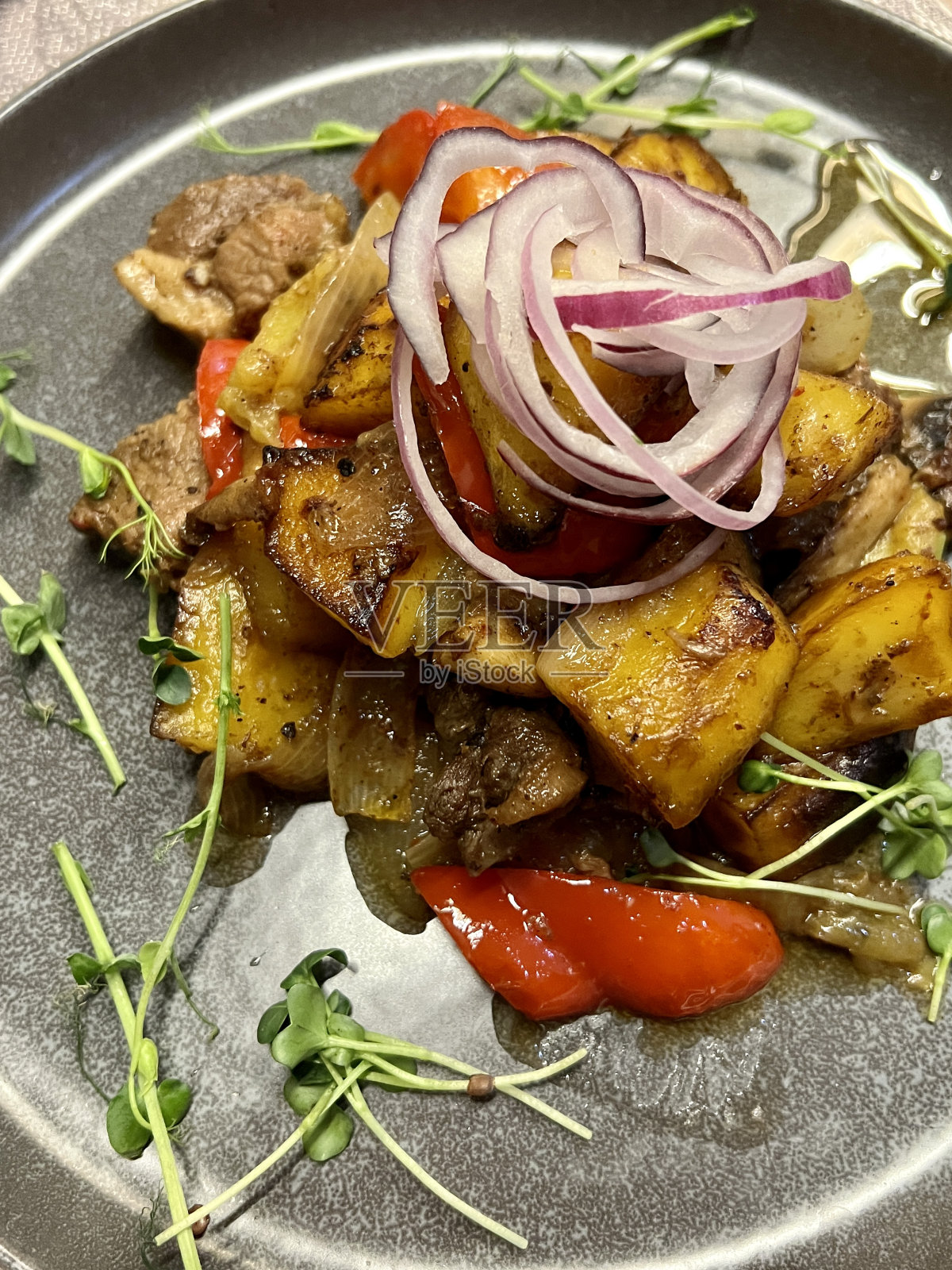 土豆炖肉照片摄影图片