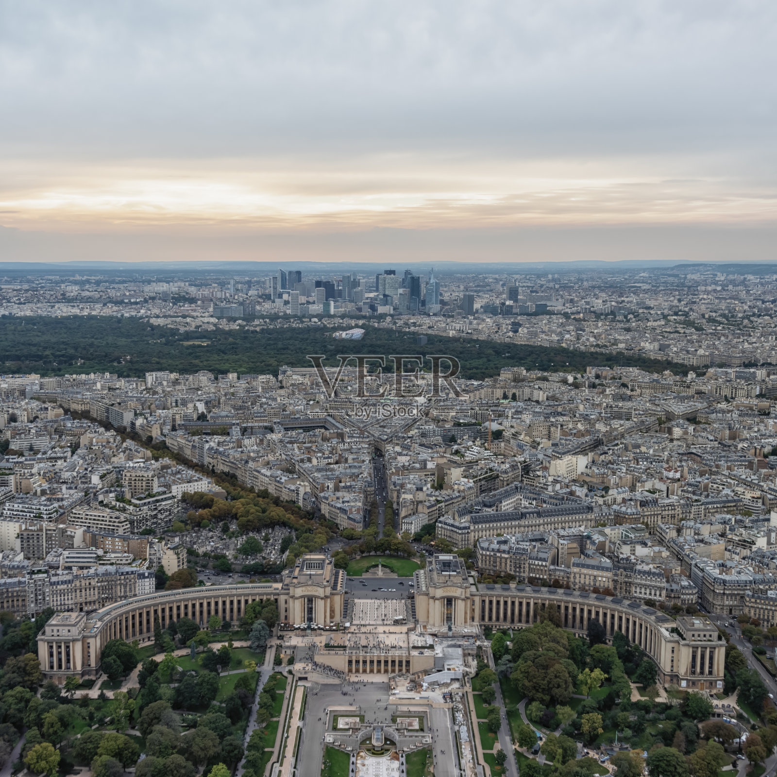 从高处俯瞰巴黎城照片摄影图片