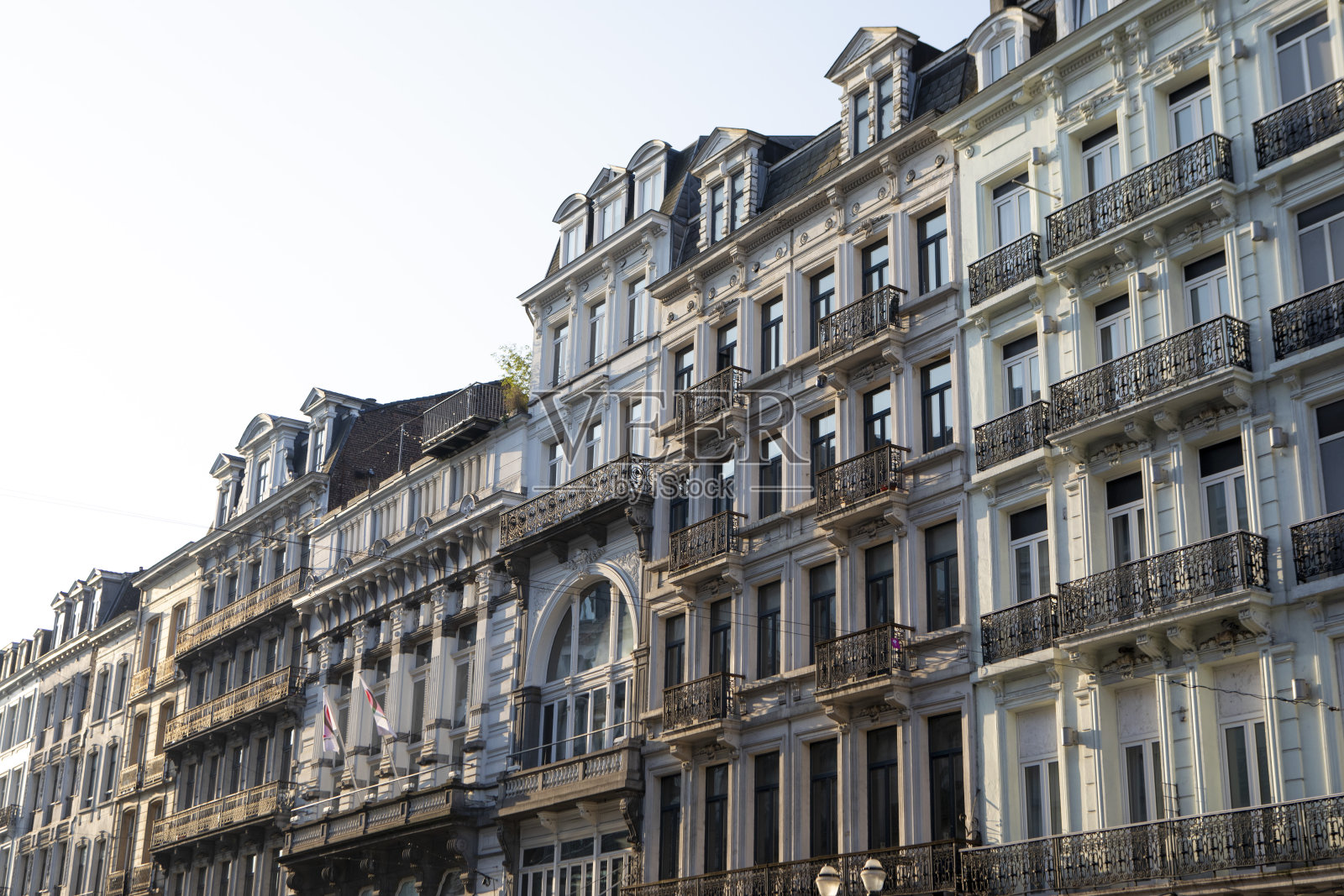 布鲁塞尔传统风格的公寓楼照片摄影图片