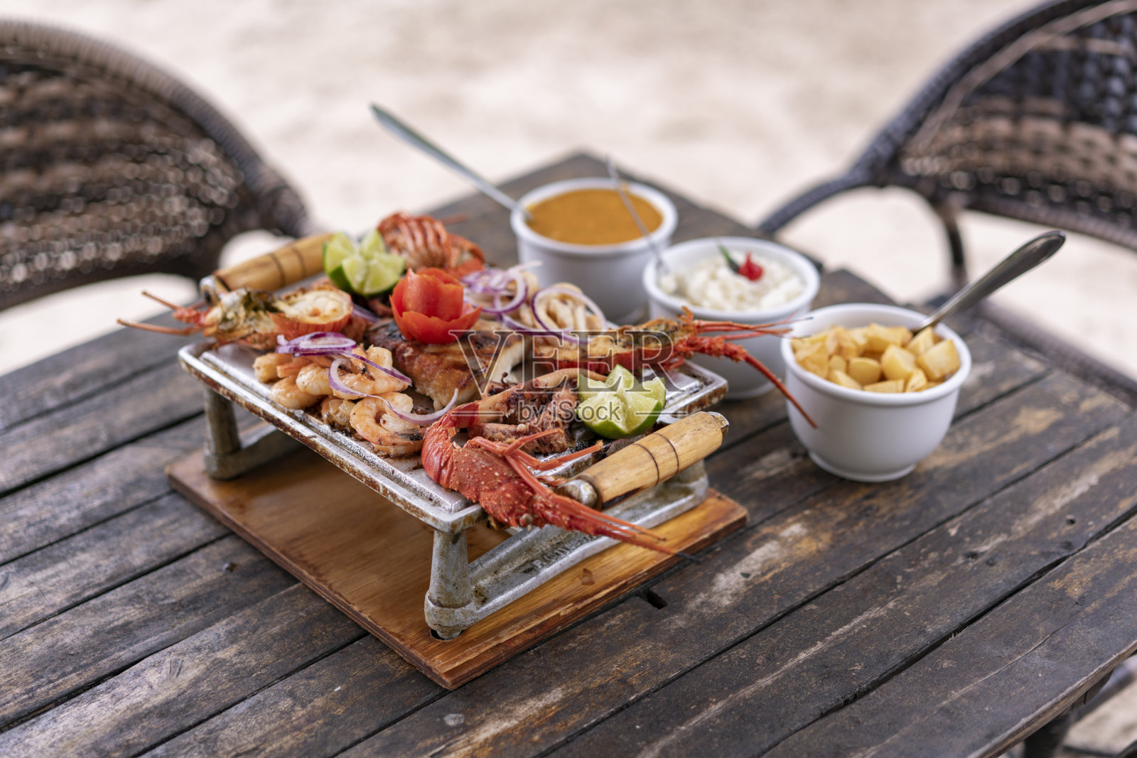 海滩上的巴西午餐照片摄影图片