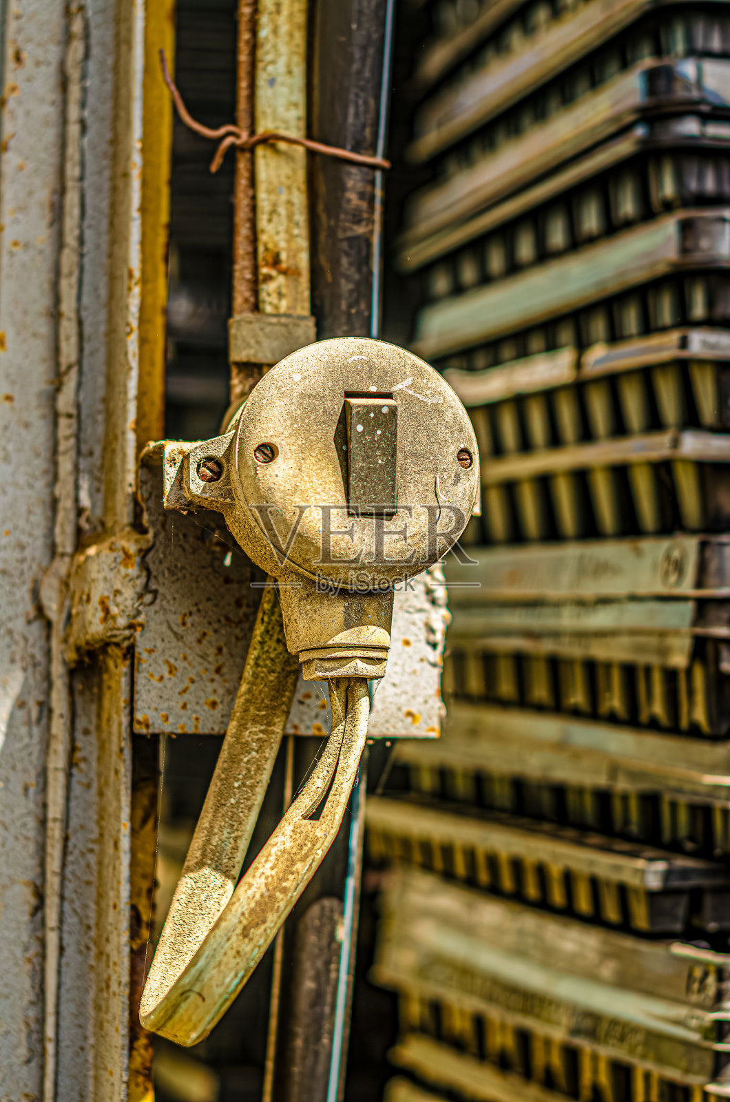 墙上的旧开关有电线照片摄影图片