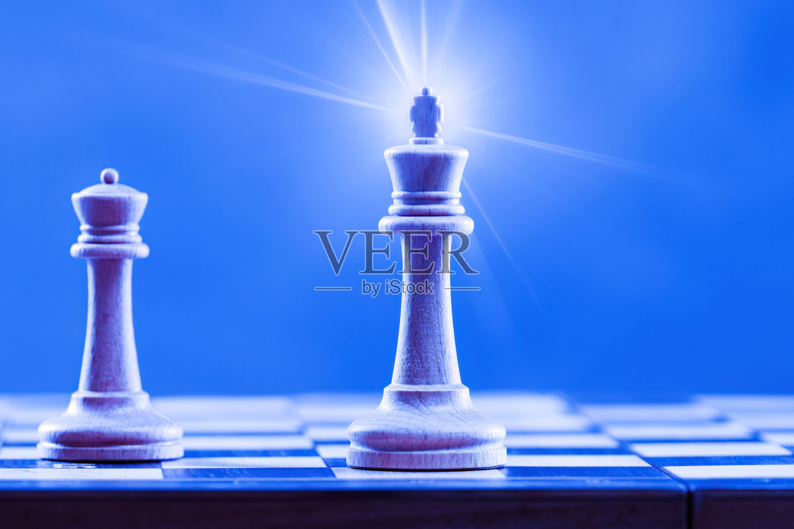 棋盘上的棋子。照片摄影图片