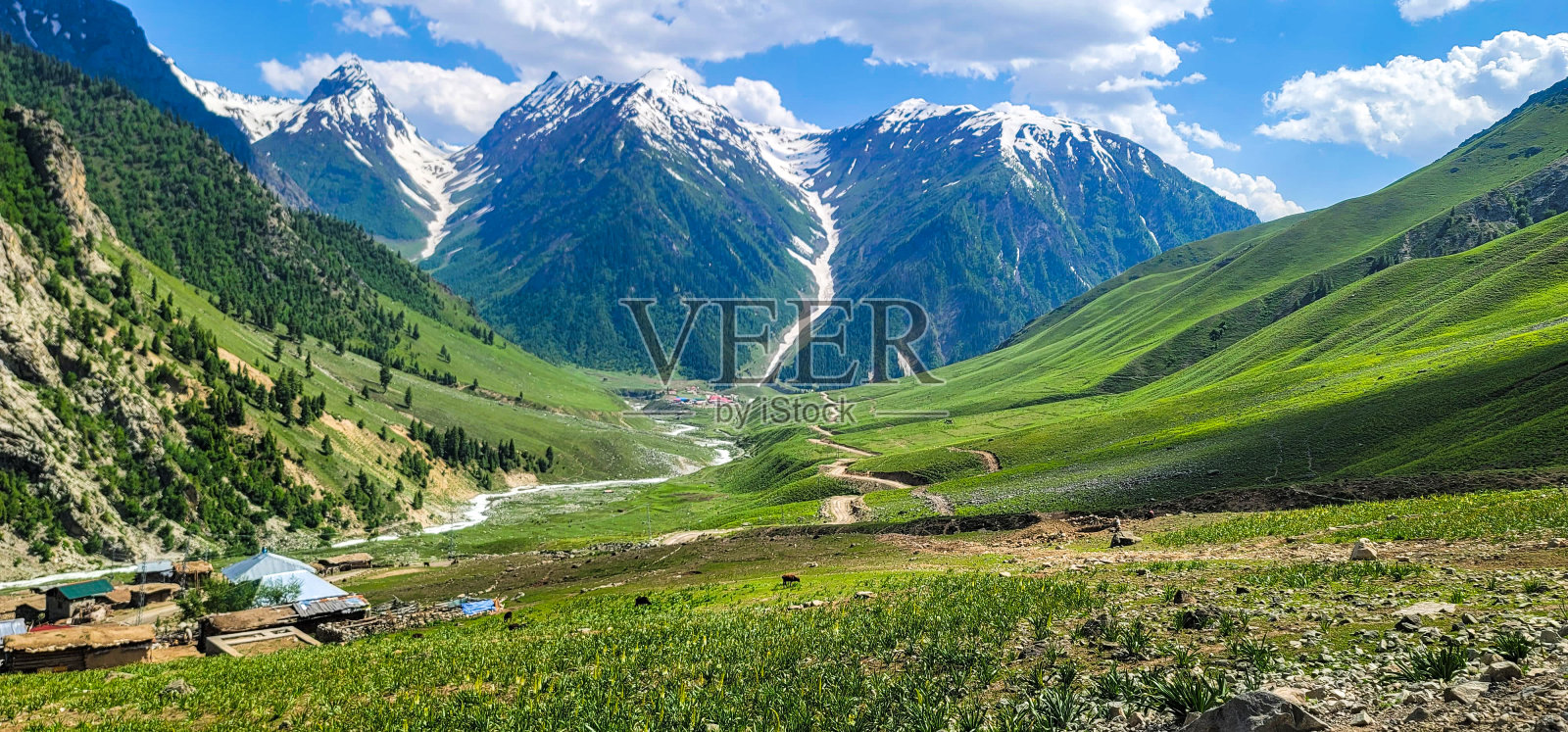 美丽葱郁的绿色迷你谷,阿斯托雷照片摄影图片