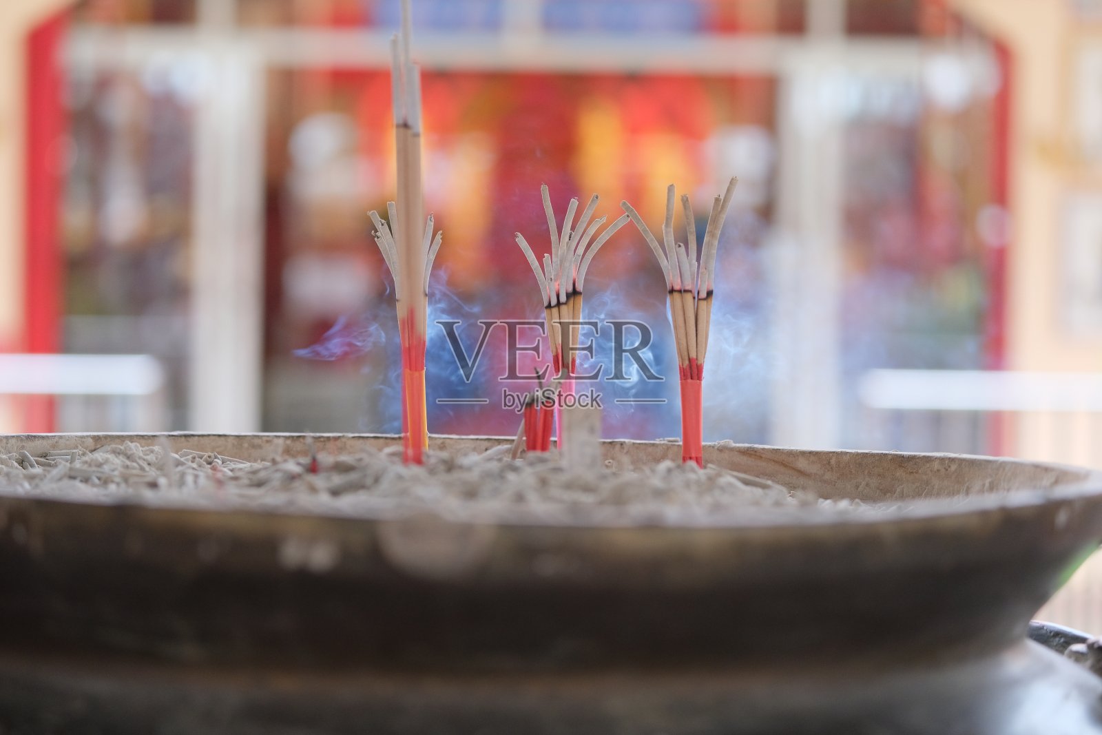 香炉快没了。照片摄影图片