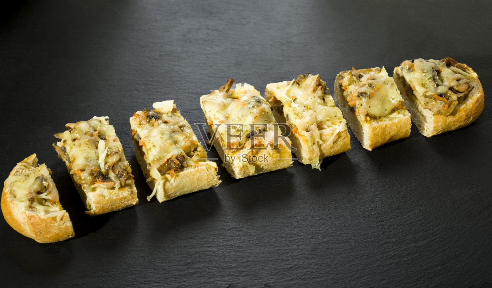 zapiekanka——波兰快餐;照片摄影图片