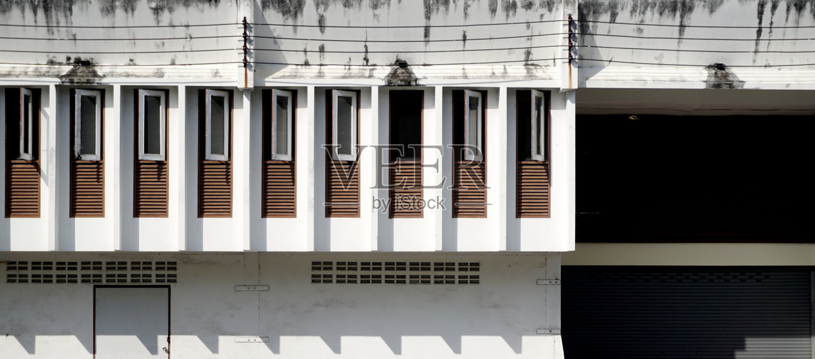 体育场馆立面与光影,建筑背景照片摄影图片