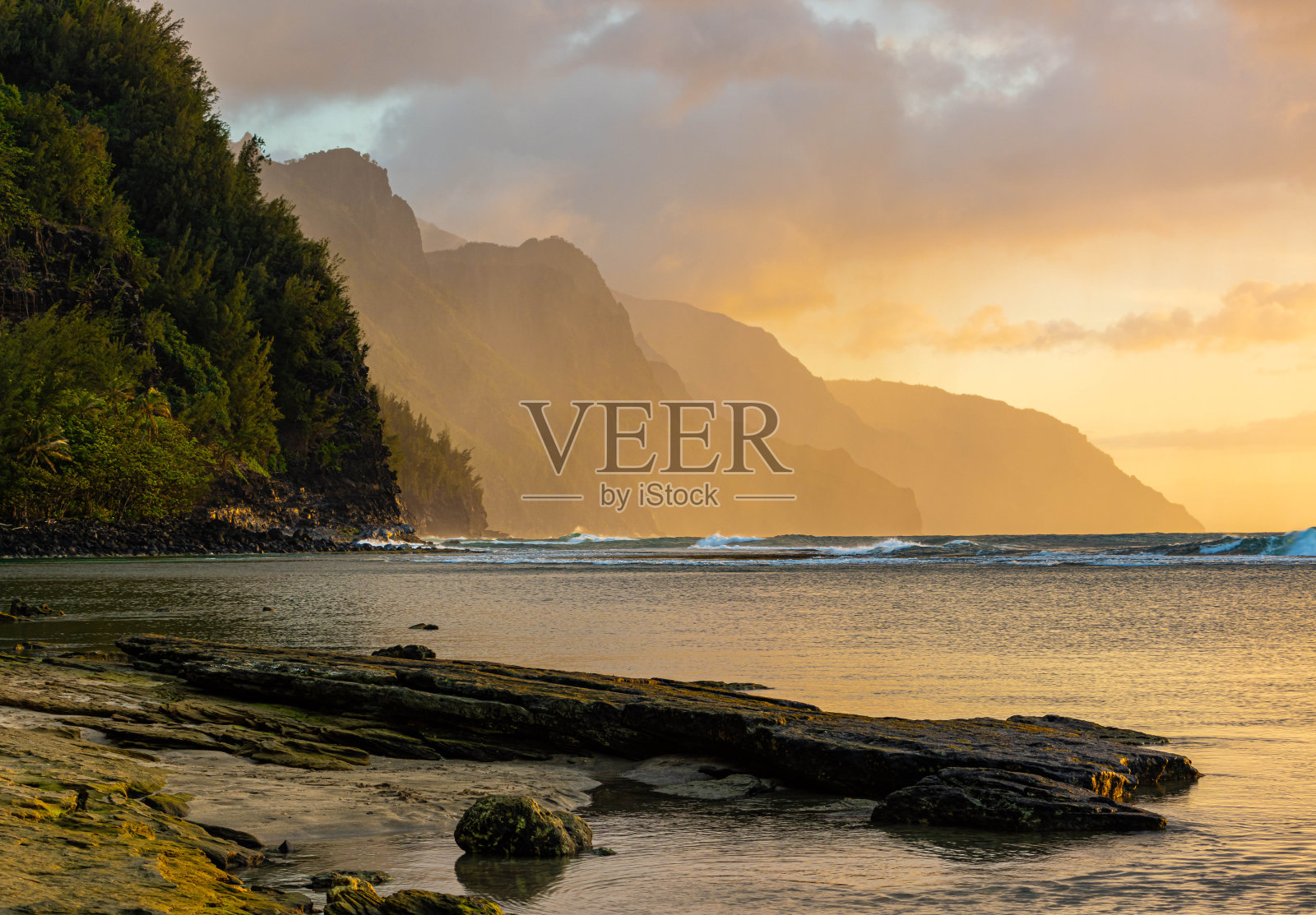 纳帕里悬崖上的日落照片摄影图片