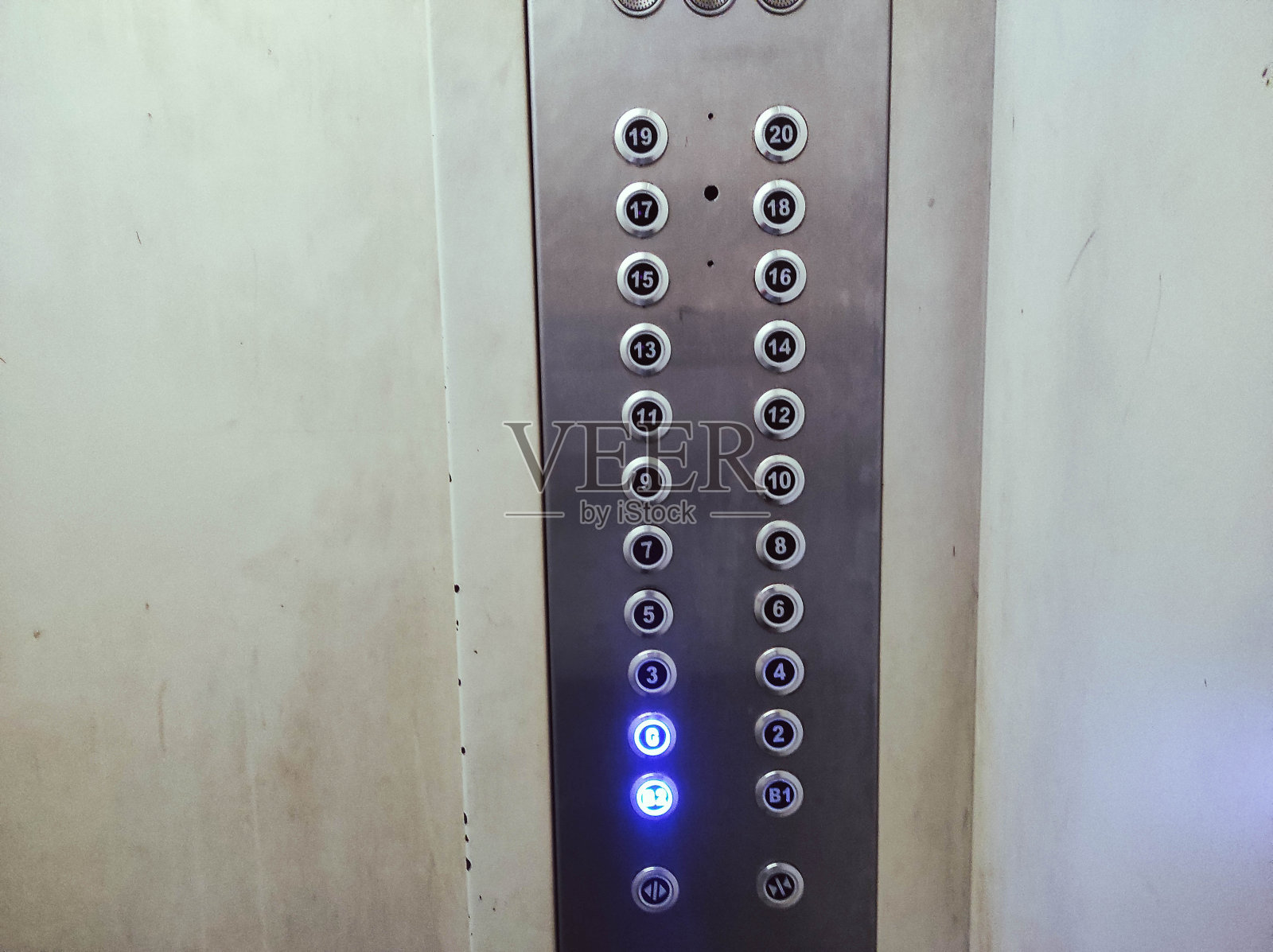 电梯的楼层按钮照片摄影图片